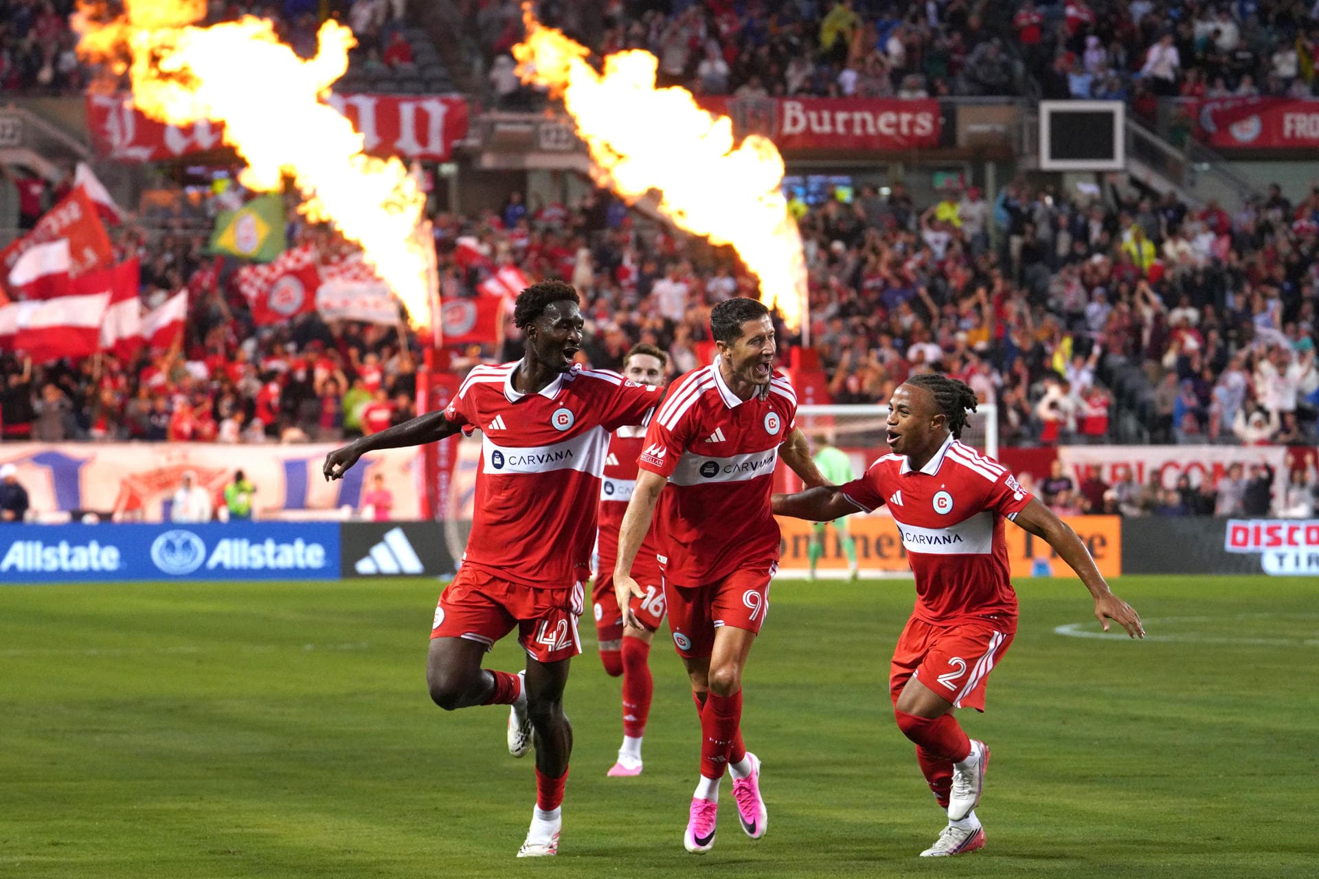 Lewandowski sella primer doblete en la MLS
