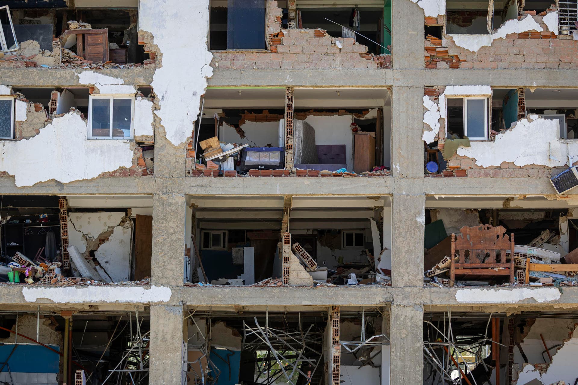 Venezuela busca reparar casi 4,000 viviendas dañadas en La Guaira por los terremotos