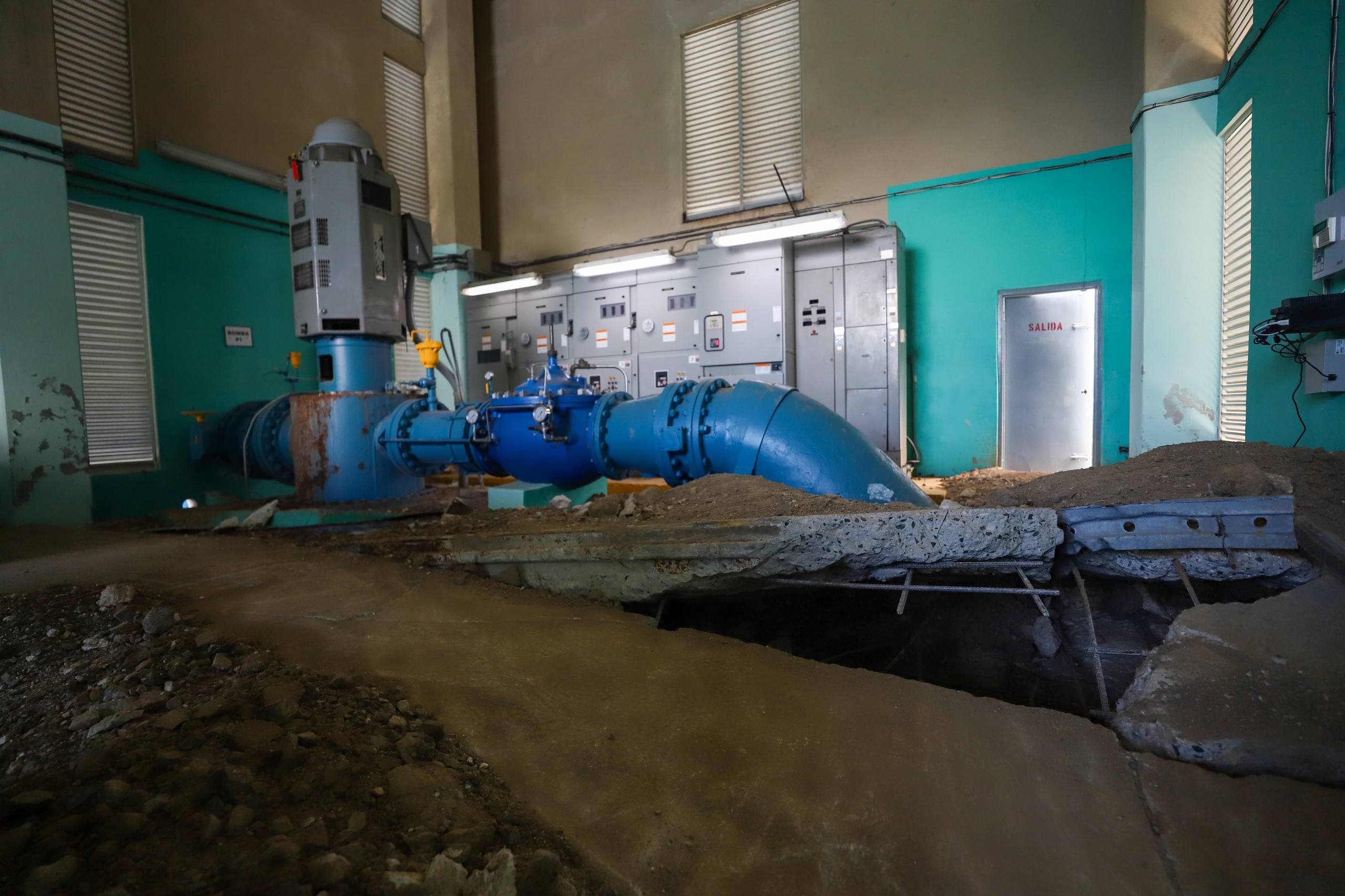 Gobernadora anuncia fondos para reparar Bombas de la AAA