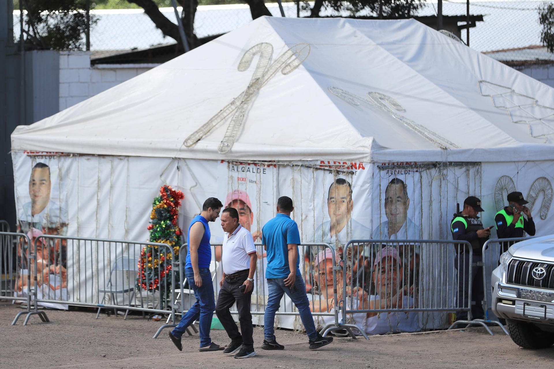 [VIDEO] Escrutinio de actas con inconsistencias de elecciones de alcaldías y diputados marcha contra reloj en Honduras