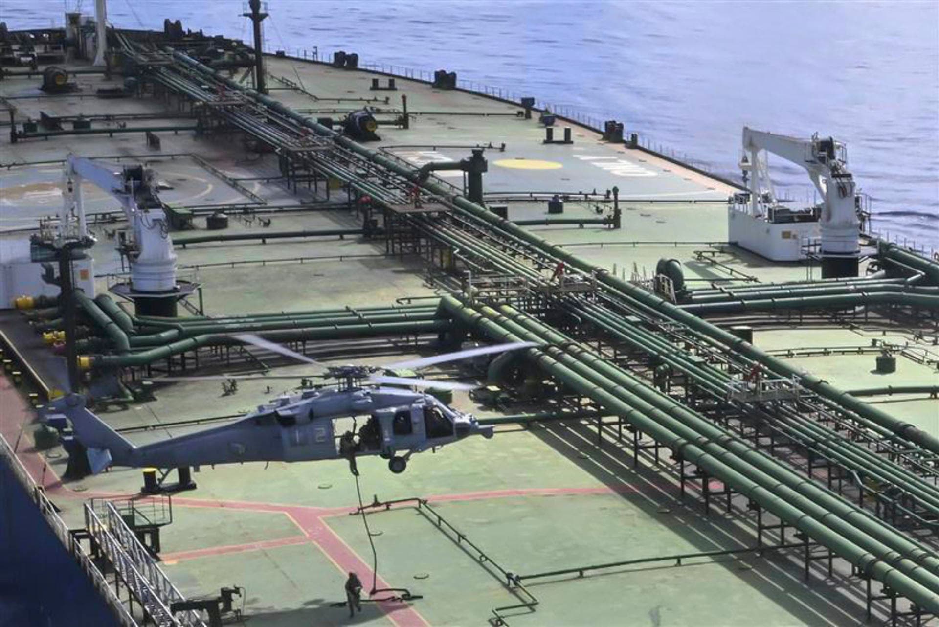 Estados Unidos intercepta y aborda un buque cisterna con crudo iraní en el Índico