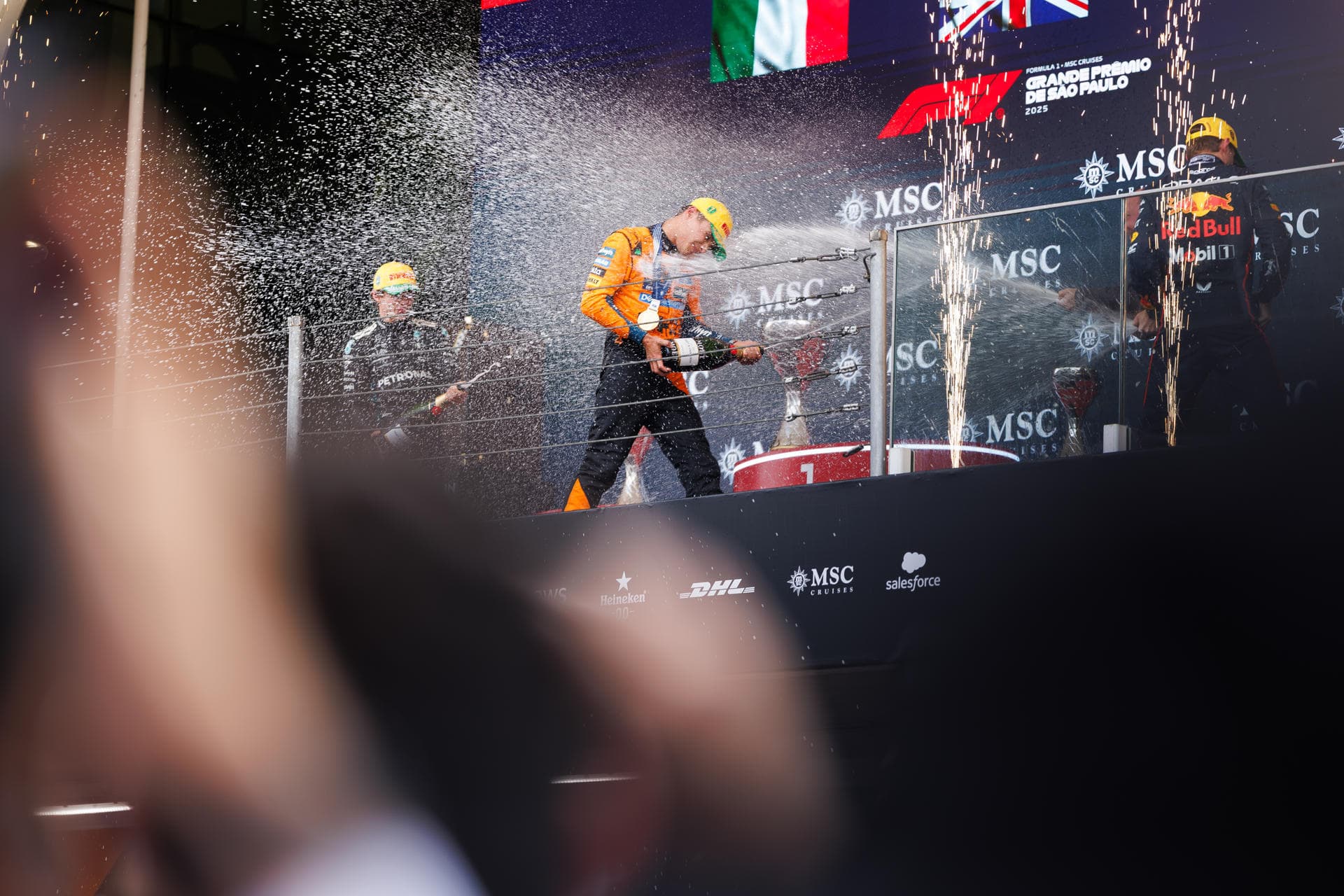 Norris ganó; Verstappen asombró