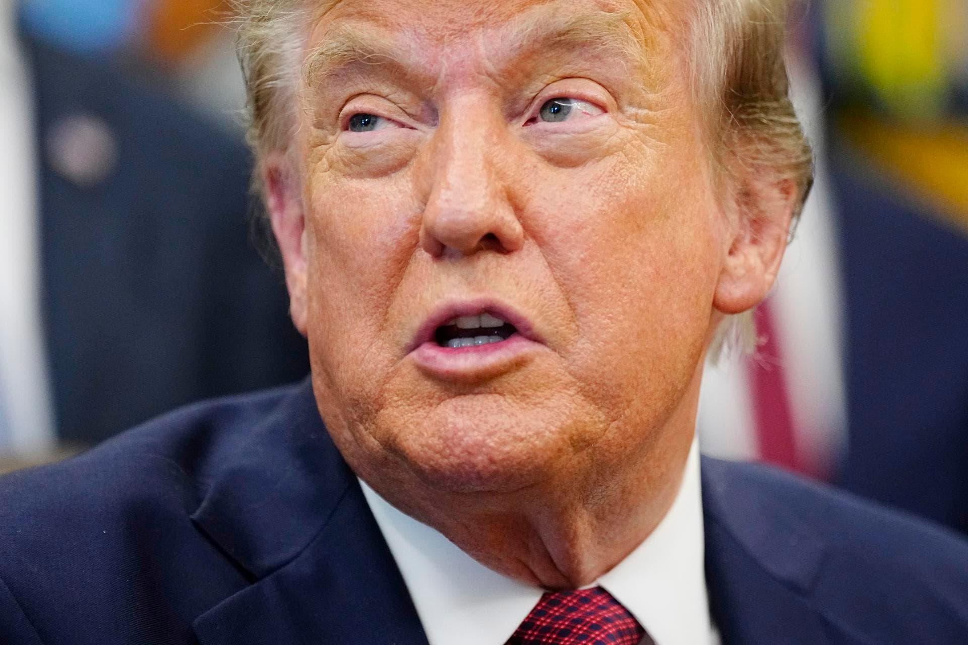 Trump vuelve a pedir a la Fed bajar tipos de interés