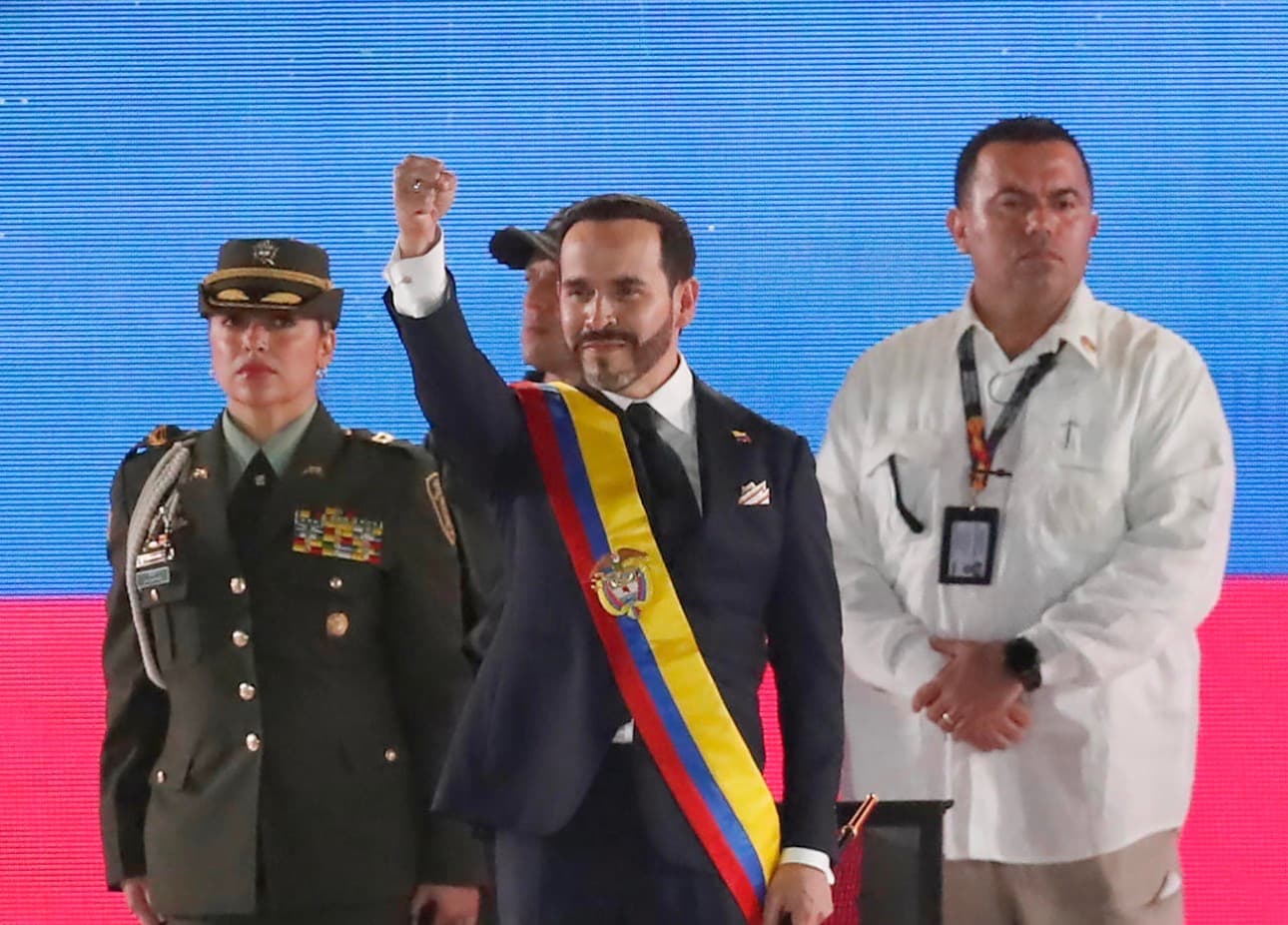 De la Espriella asume Presidencia de Colombia