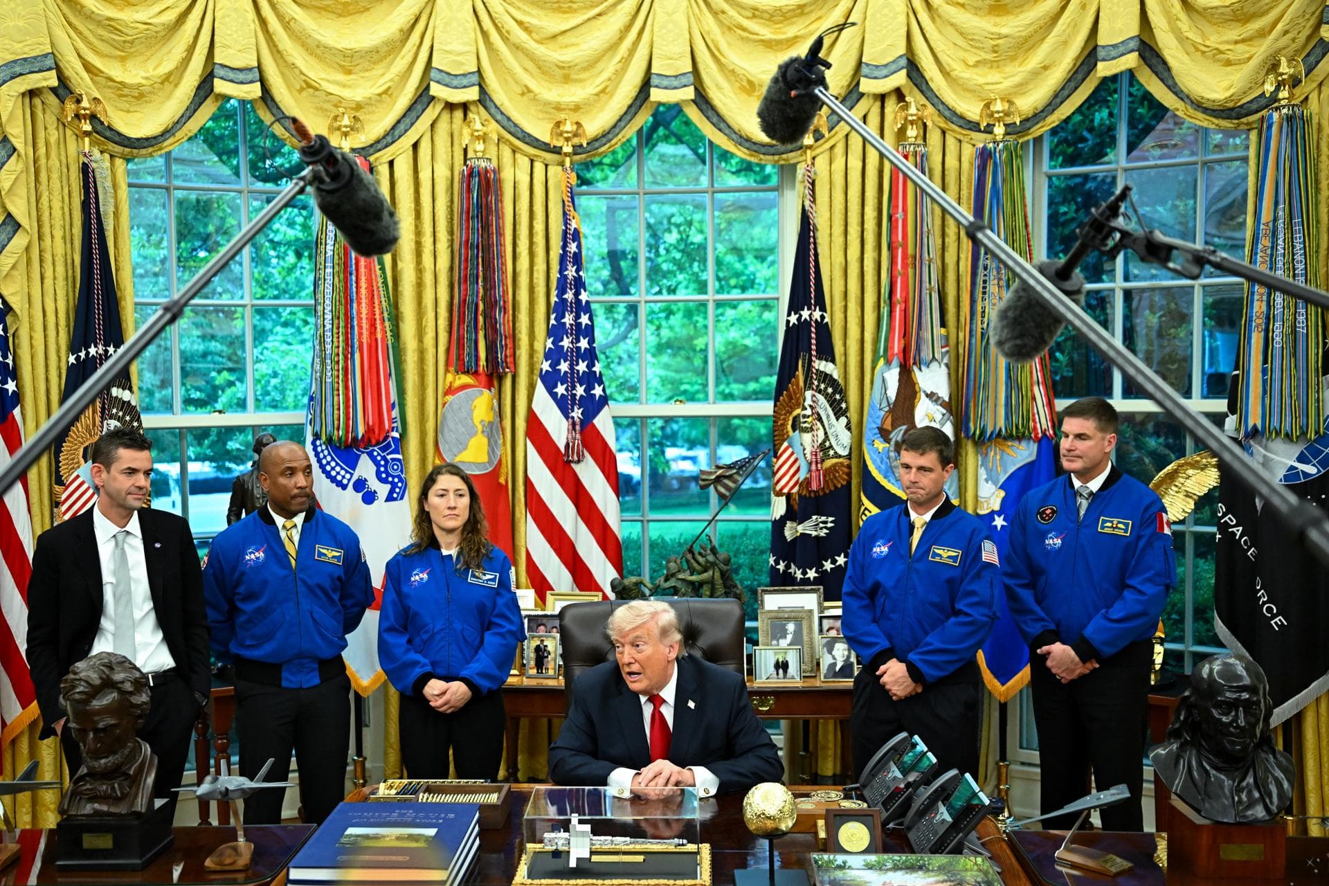Trump recibe en la Casa Blanca a los astronautas de la misión Artemis II