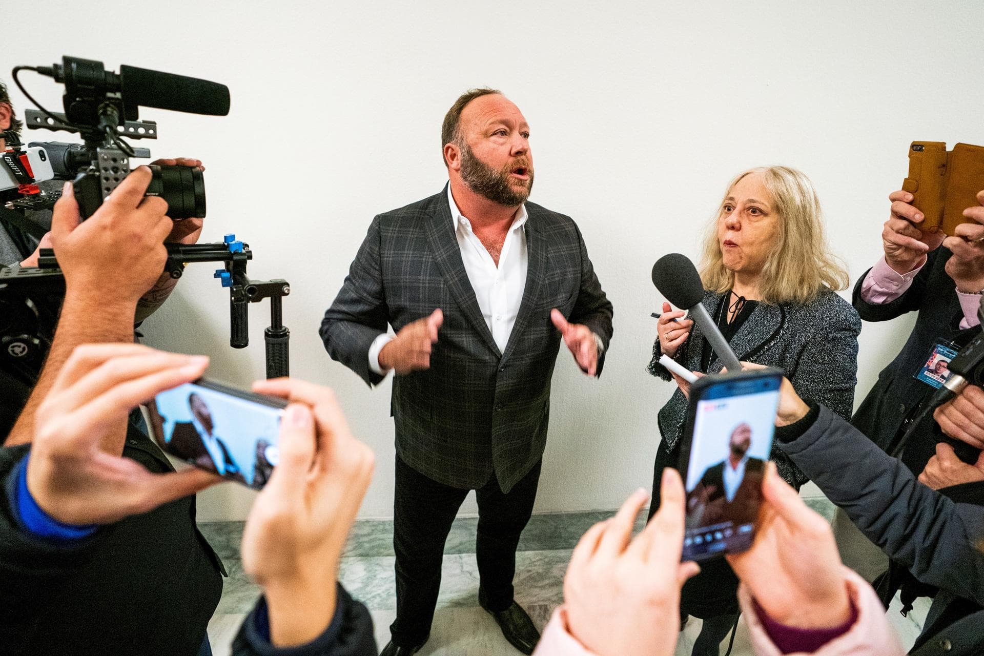 Supremo de EE.UU. rechaza anular deuda millonaria de Alex Jones con víctimas de difamación