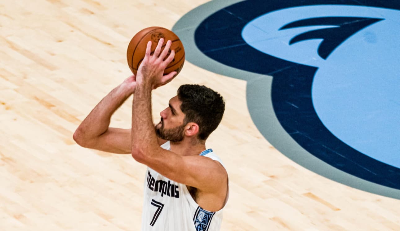 Los Spurs siguen en camino firme