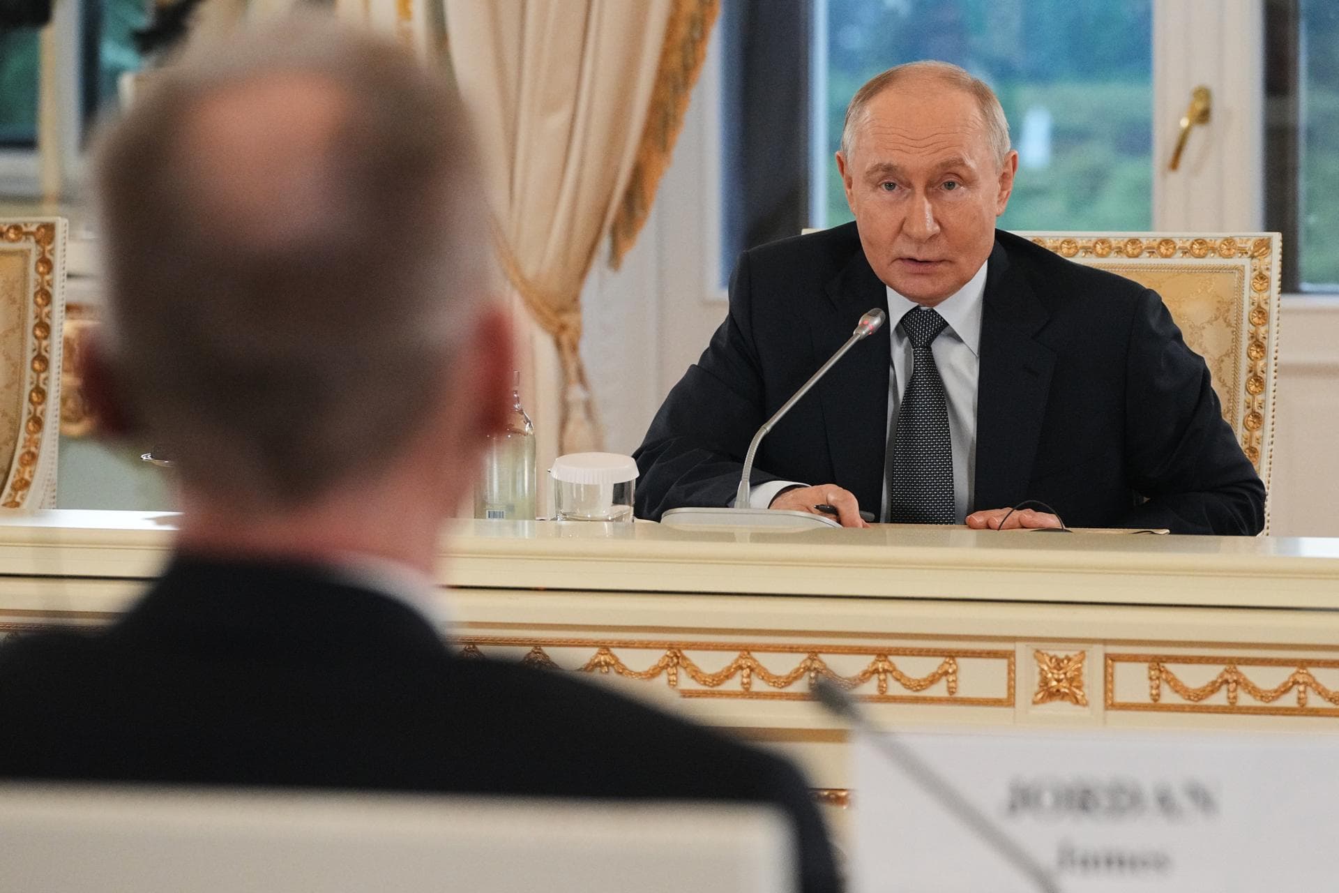 Putin solo se reunirá con Trump y Zelenski si es para firmar acuerdo final