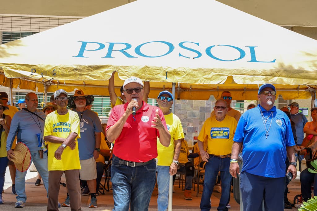 Acusan al gobierno de no pagar las pensiones de la AEE