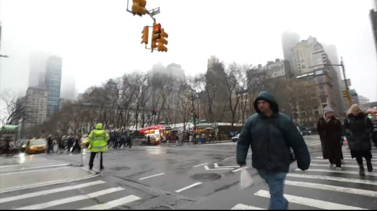 [VIDEO] Gran parte de EEUU despide 2025 en medio de una potente tormenta de nieve y lluvia helada