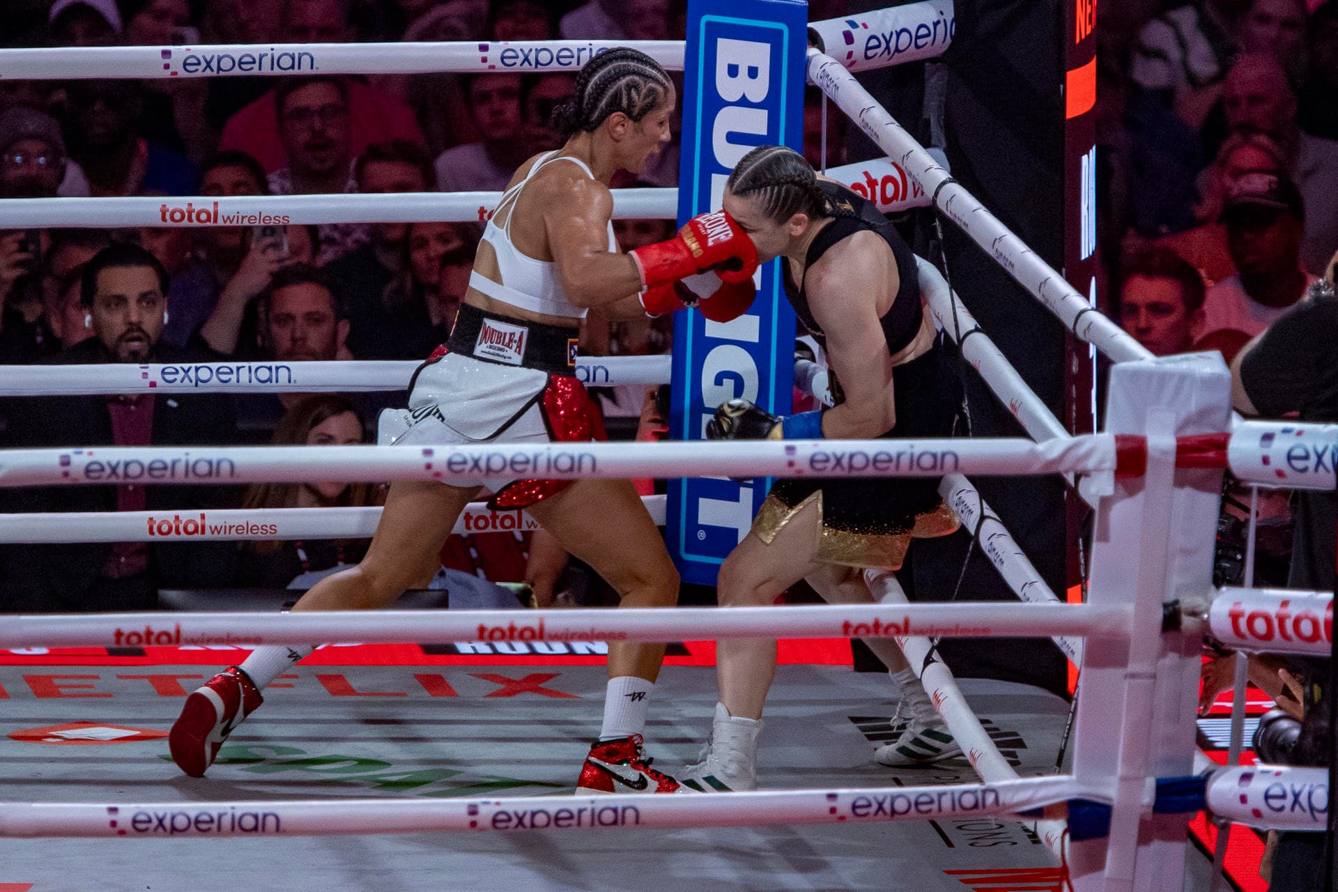 Katie Taylor vence nuevamente a Amanda Serrano
