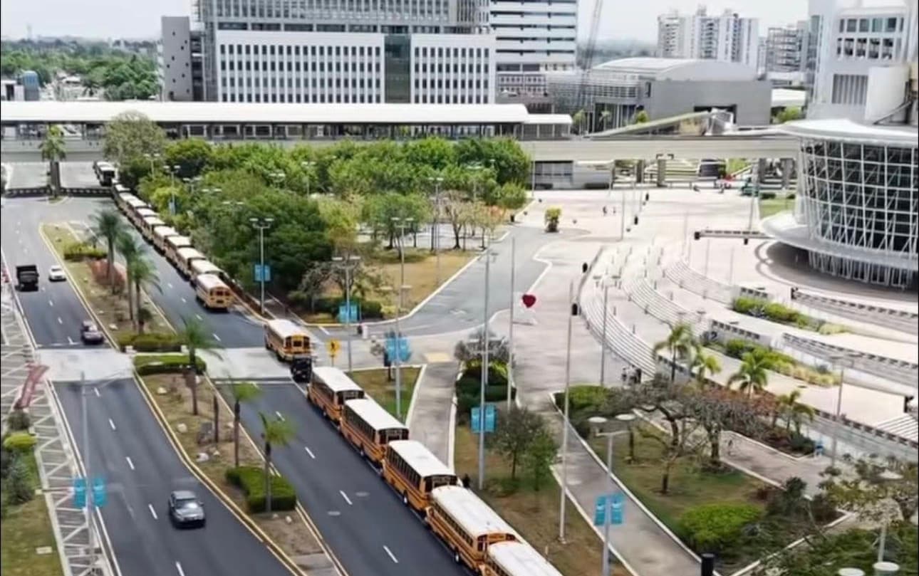 San Juan destaca operación exitosa del plan de transportación durante primer concierto de Bad Bunny