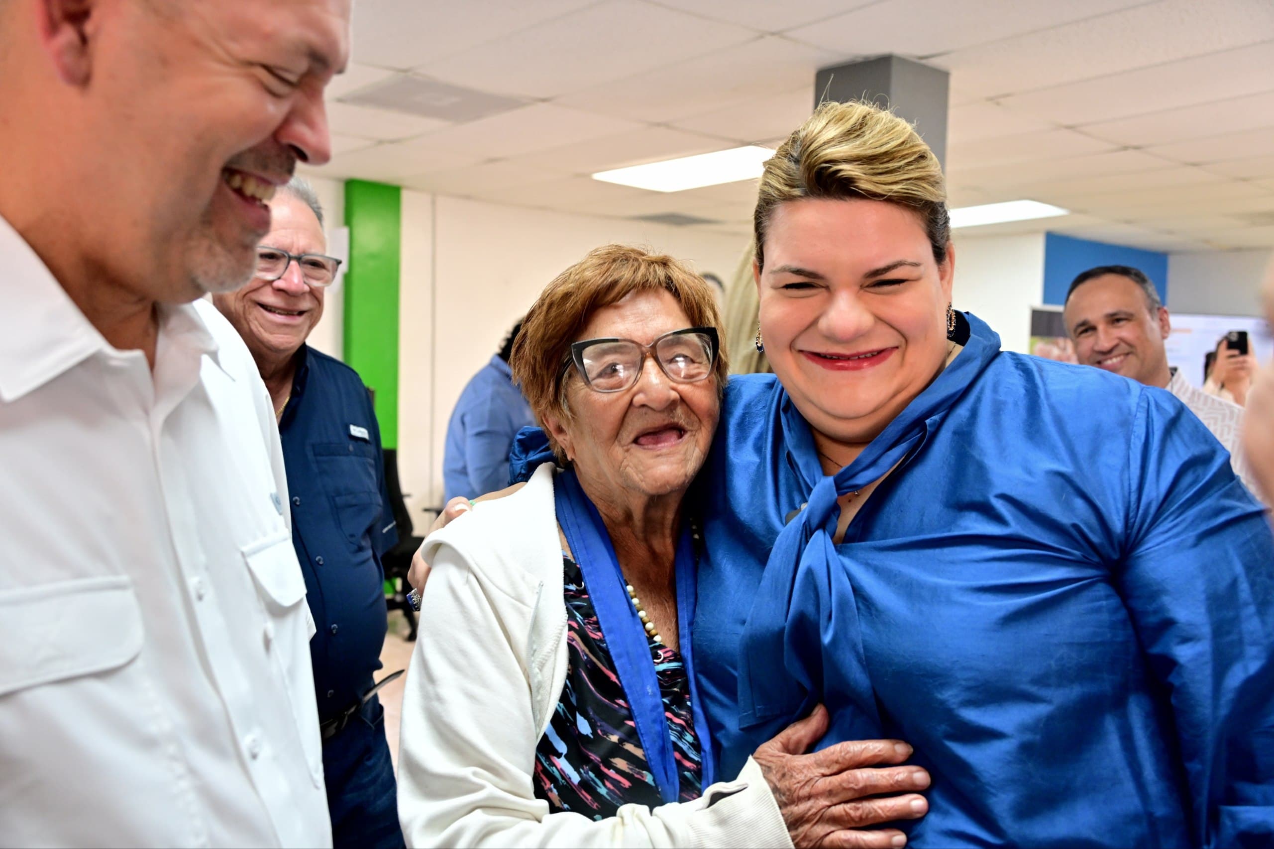 Gobernadora anuncia cerca de $10 millones para beneficios a pensionados y continuidad de servicios esenciales