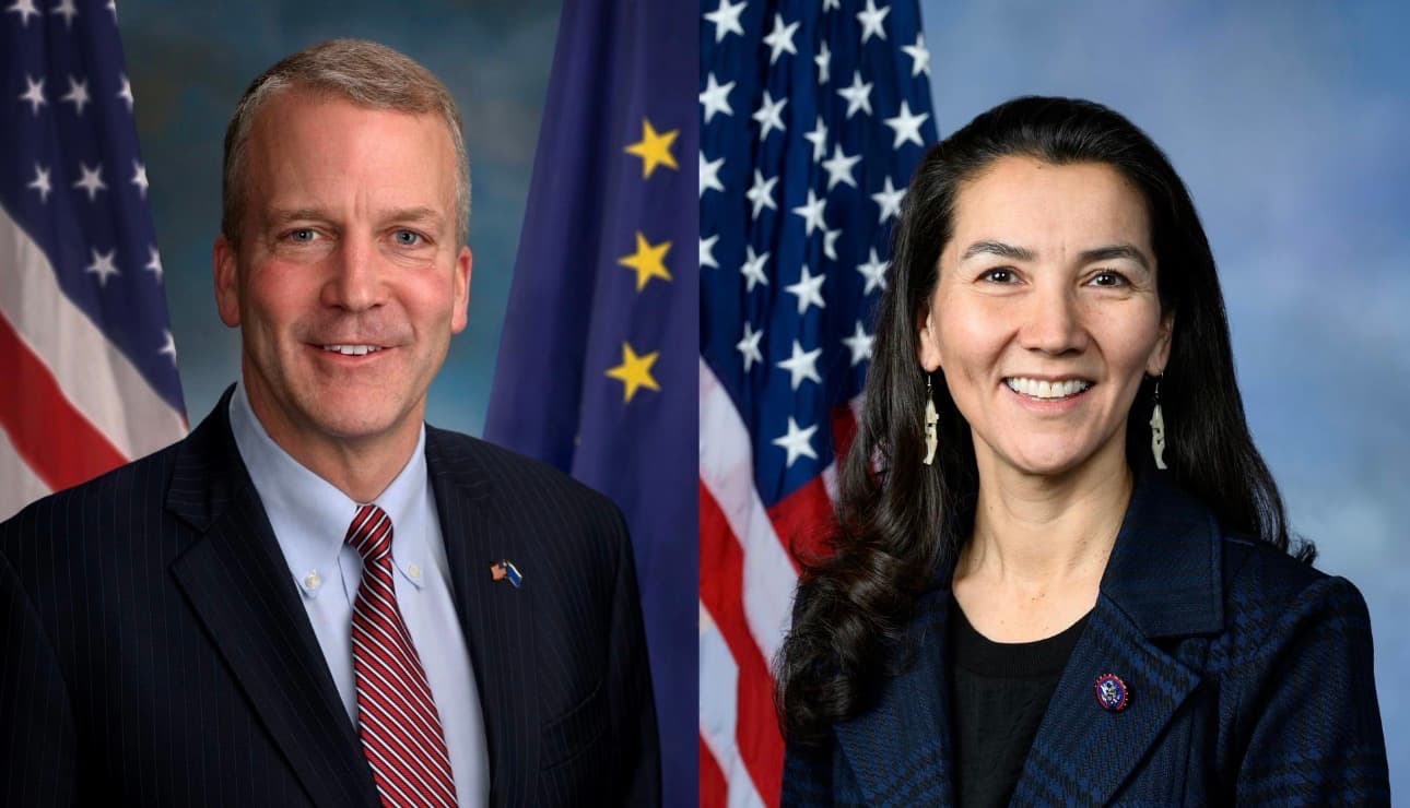 La demócrata Peltola y el republicano Sullivan avanzan en primarias al Senado en Alaska