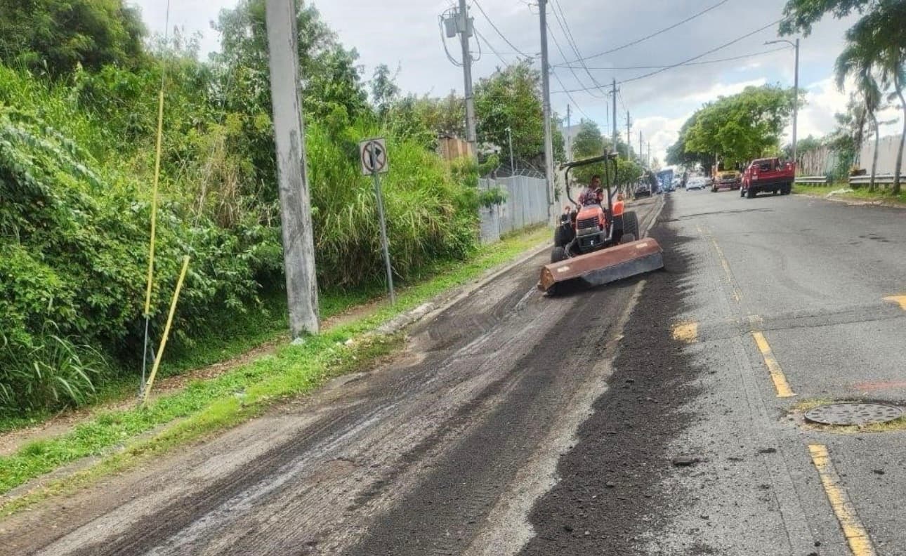Municipio de San Juan repavimenta el conector C en Venus Gardens