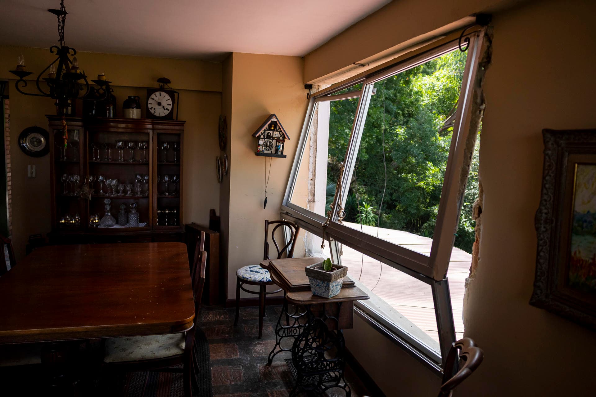 [VIDEO] Agujeros, vidrio y polvo, las marcas del ataque de EE.UU. en Caracas 72 horas después