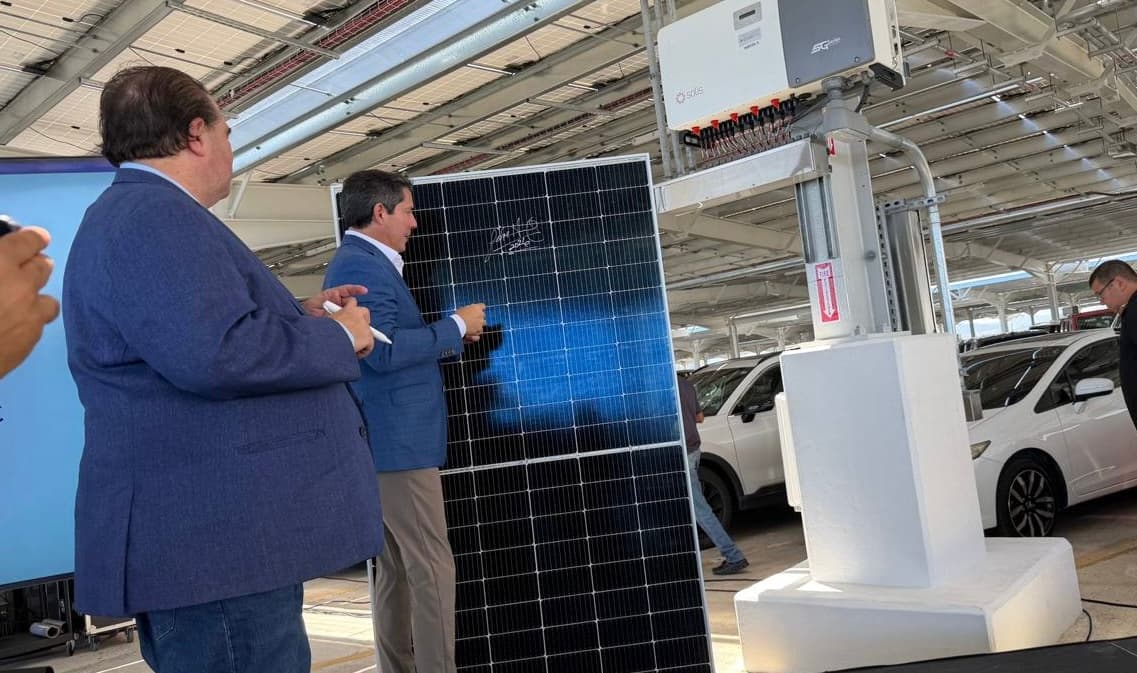 Aerostar inaugura sistema solar de 14 millones de dólares en el aeropuerto