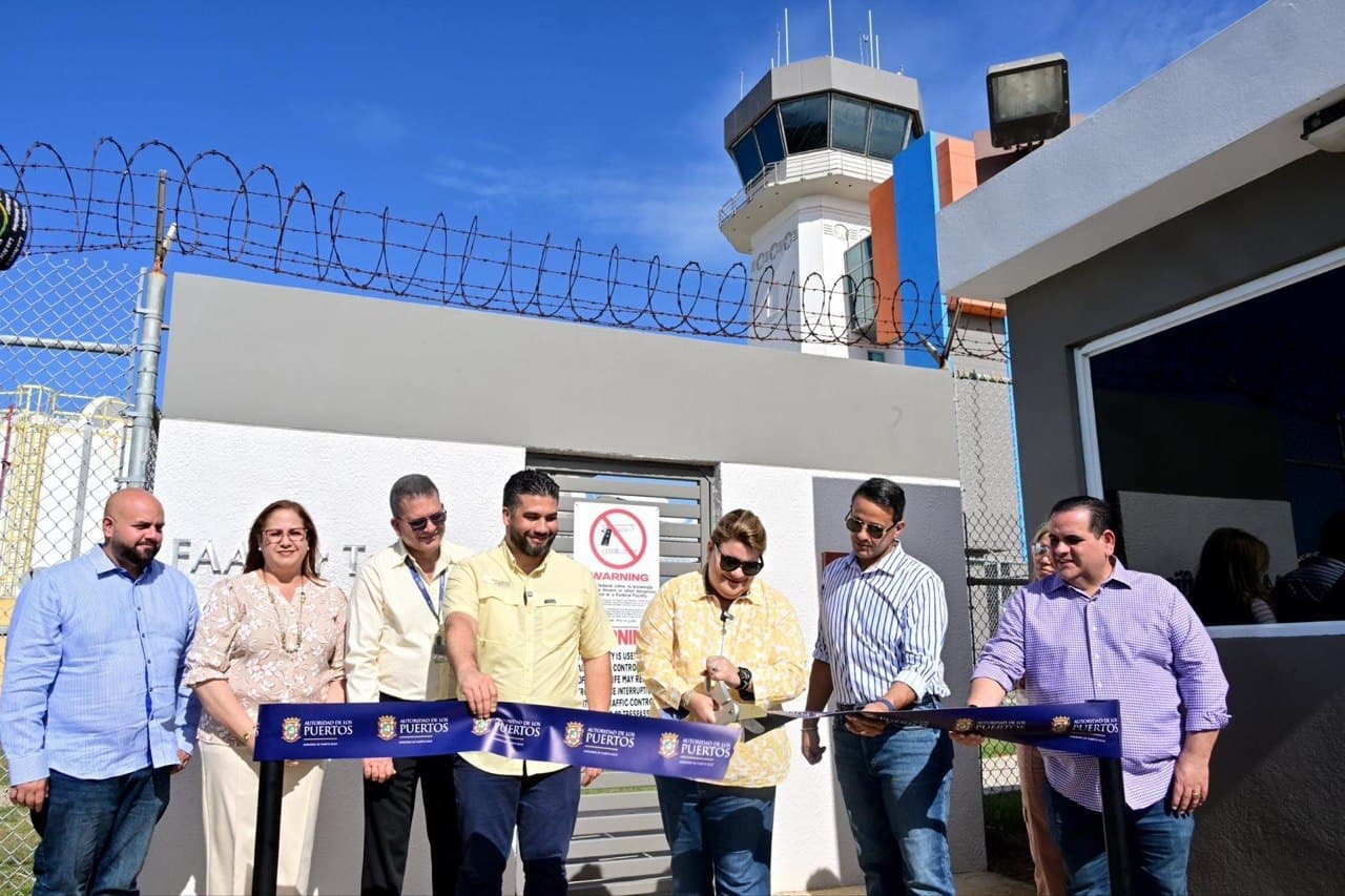 Gobernadora anuncia mejoras en cuarteles de la Policía y torre de aeropuerto de Aguadilla