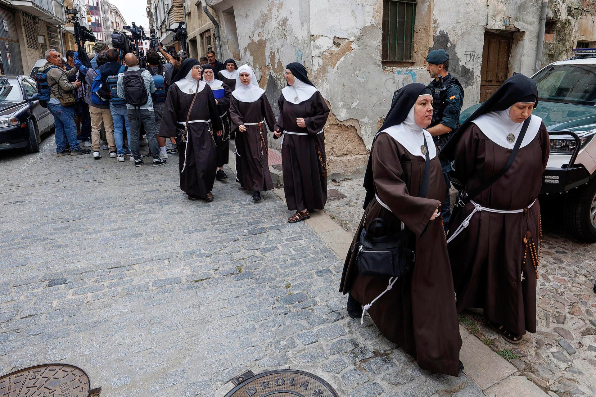 Monjas españolas expulsadas de la Iglesia vendían en internet obras de arte de su convento