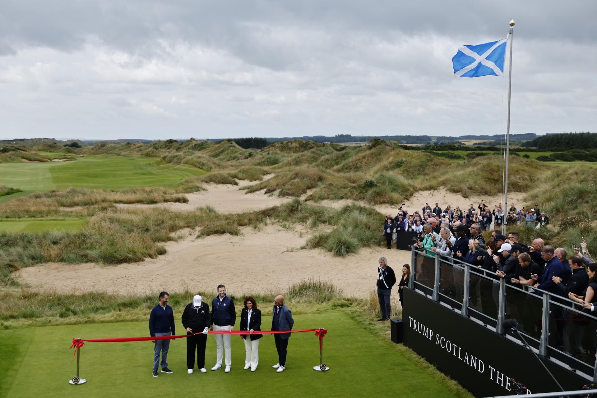 Donald Trump, presidente, magnate y dueño de 19 campos de golf