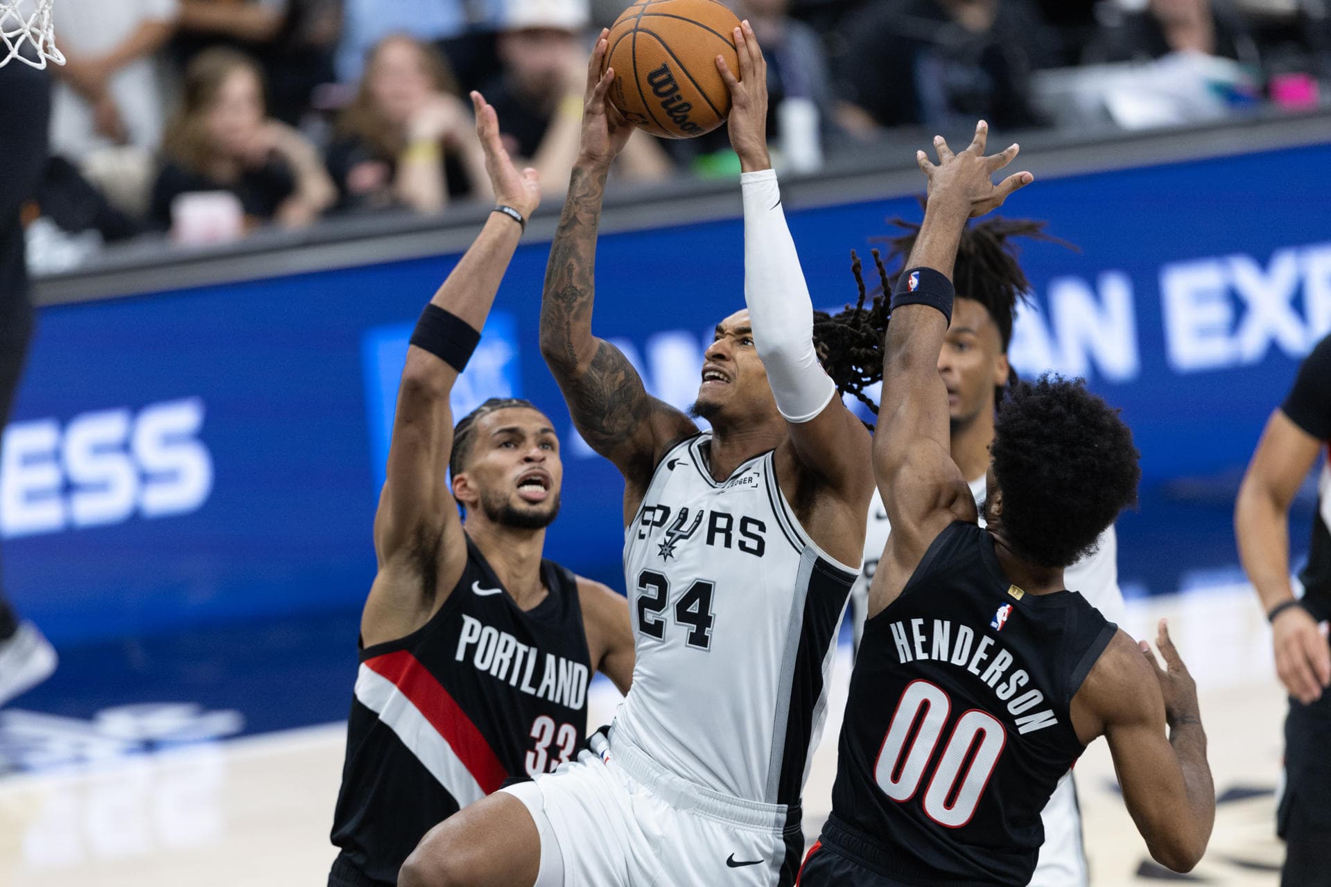 Los Blazers golpean a los Spurs