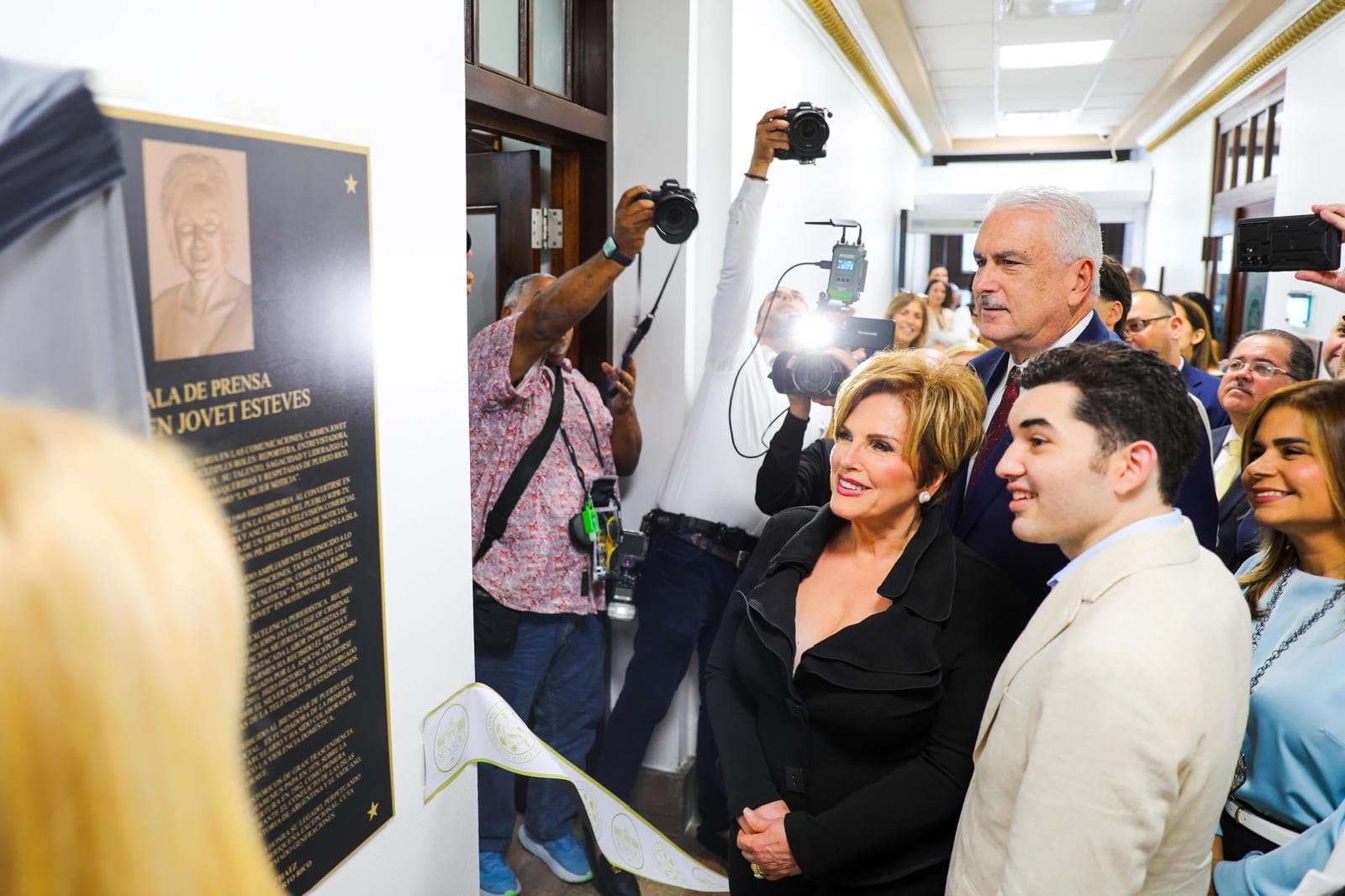 Senado designa sala de prensa como “Sala Carmen Jovet”