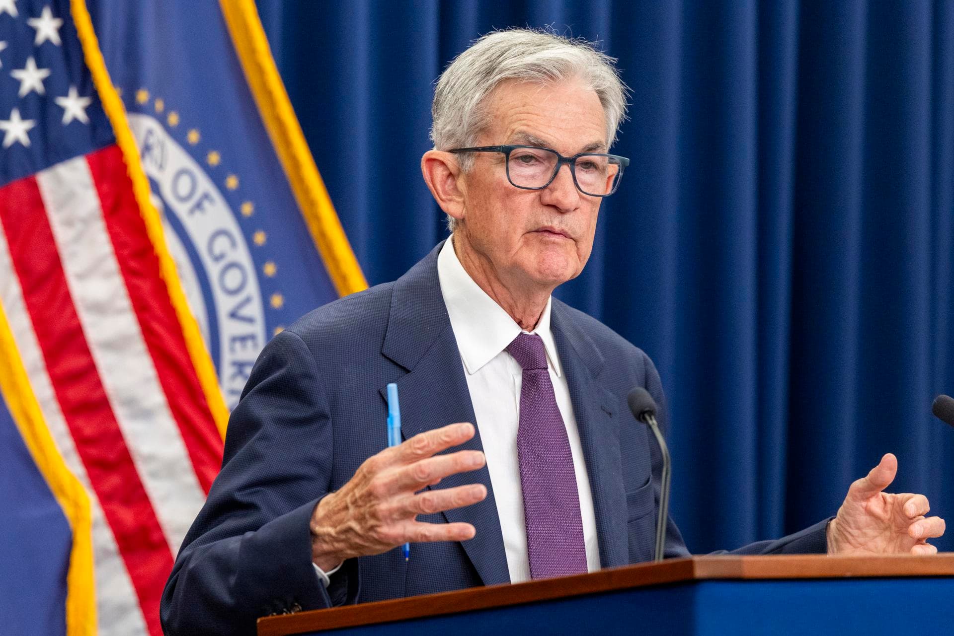 Powell dice que los activos de Wall Street están sobrevaluados