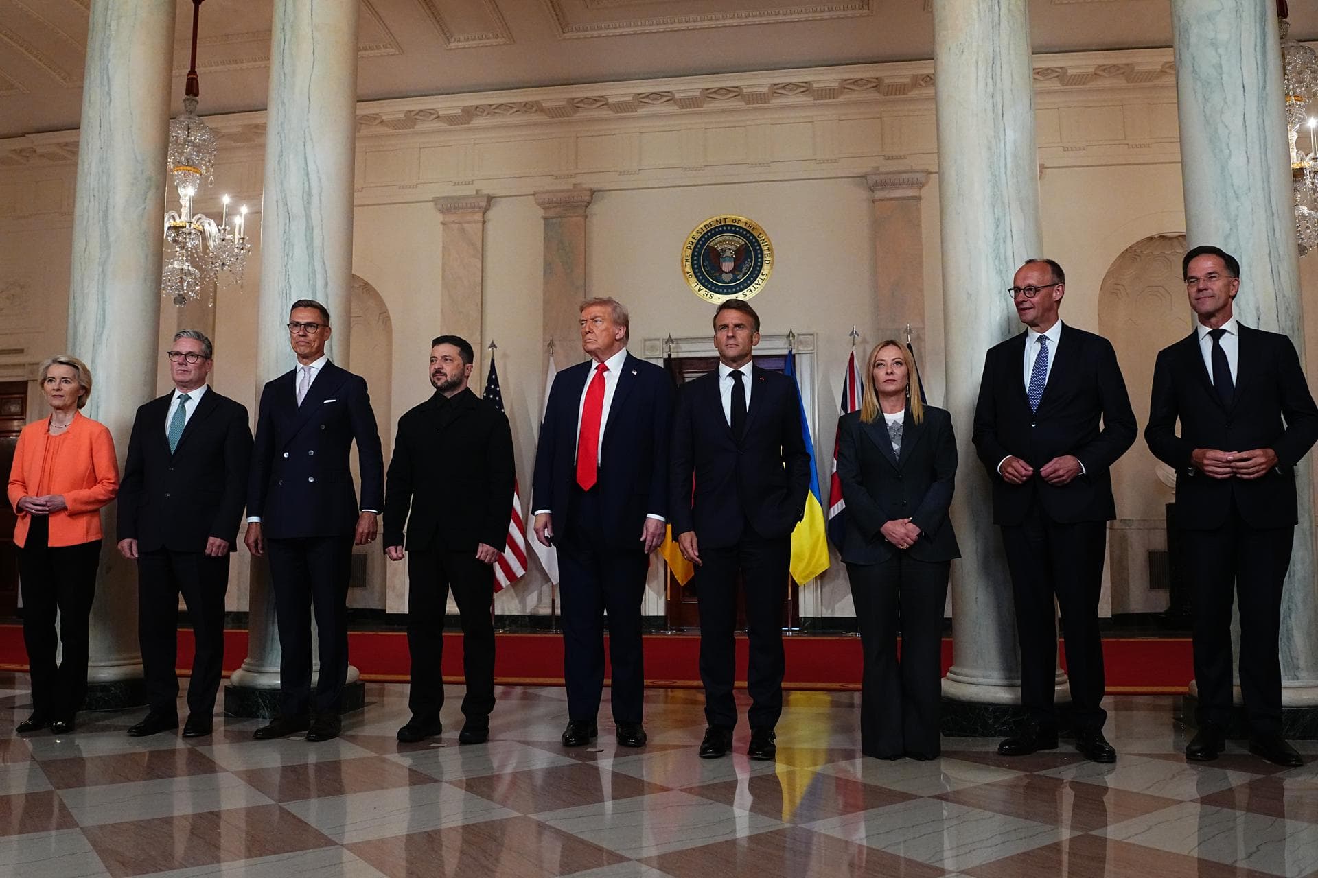 Líderes europeos apoyan cumbre entre Trump, Putin y Zelensky
