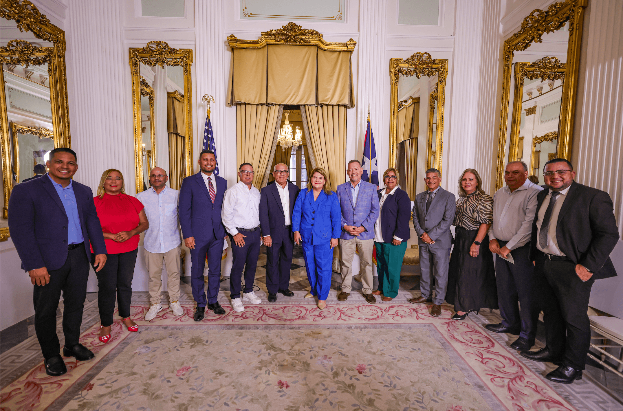 Gobernadora asigna $2.2 millones para rehabilitar estacionamientos en escuelas y cuarteles de 18 municipios