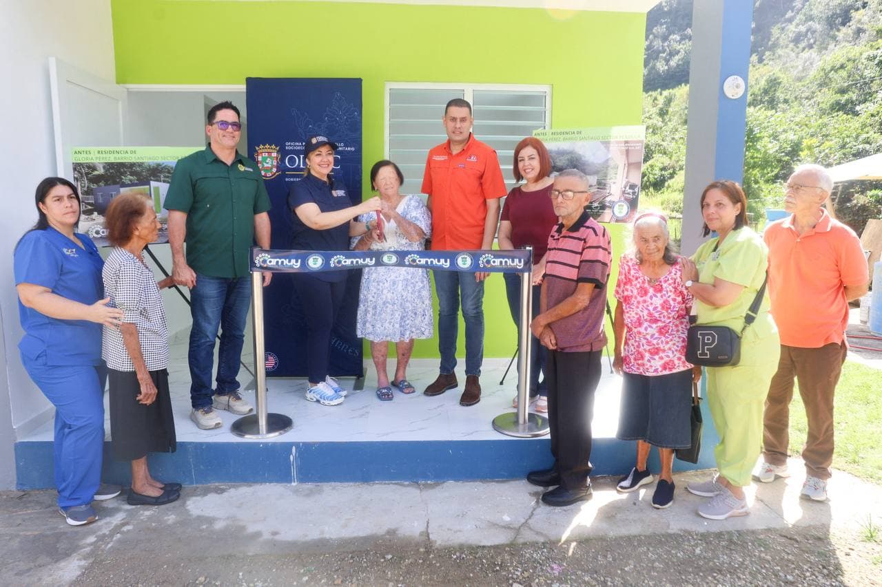 Familias reciben nuevos hogares y enseres en Navidad