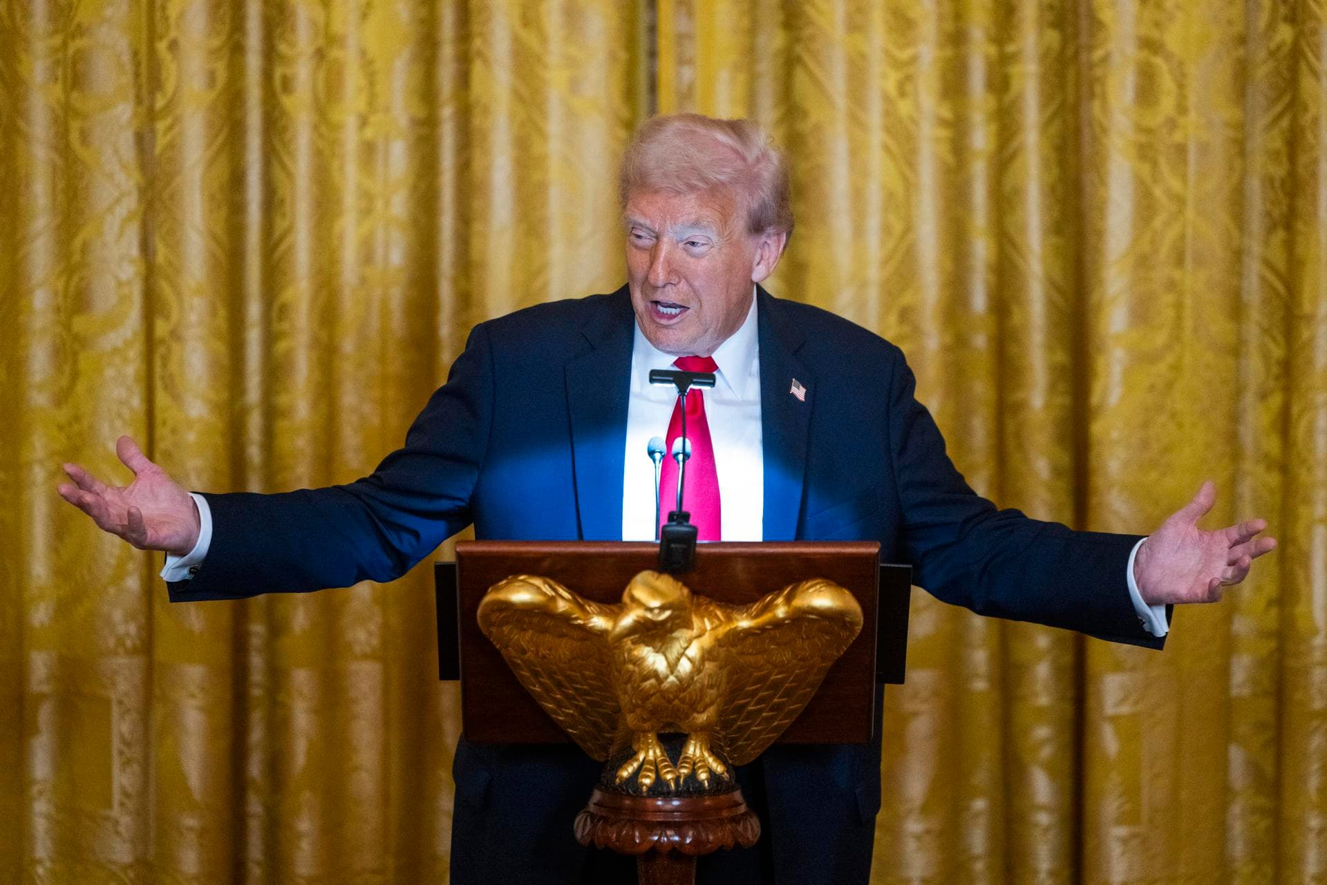 Trump bromea que tras ataques a botes cerca de Venezuela "ya nadie quiere entrar al agua"