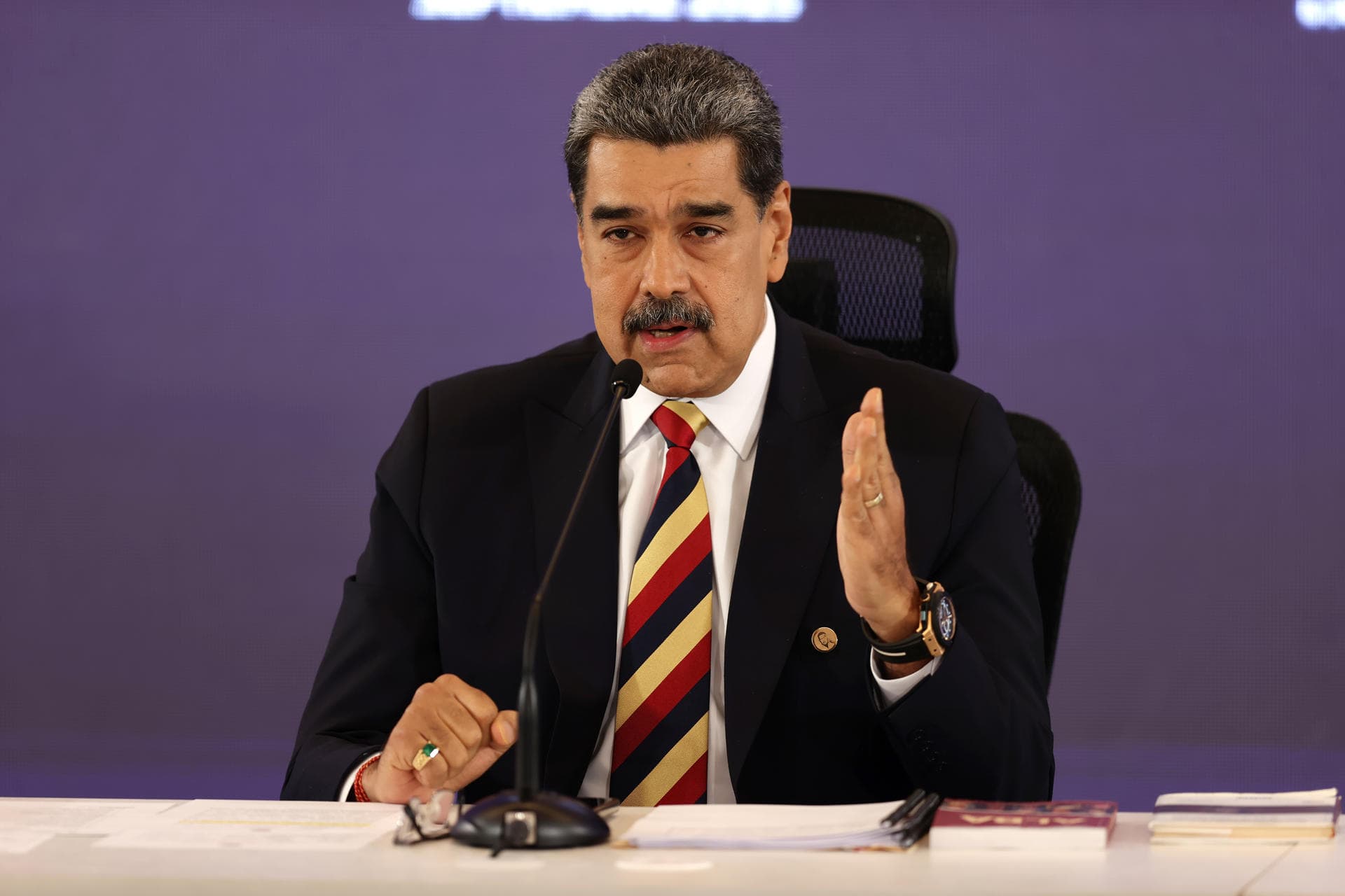 Maduro alega que 1,200 misiles de Estados Unidos "apuntan" a Venezuela