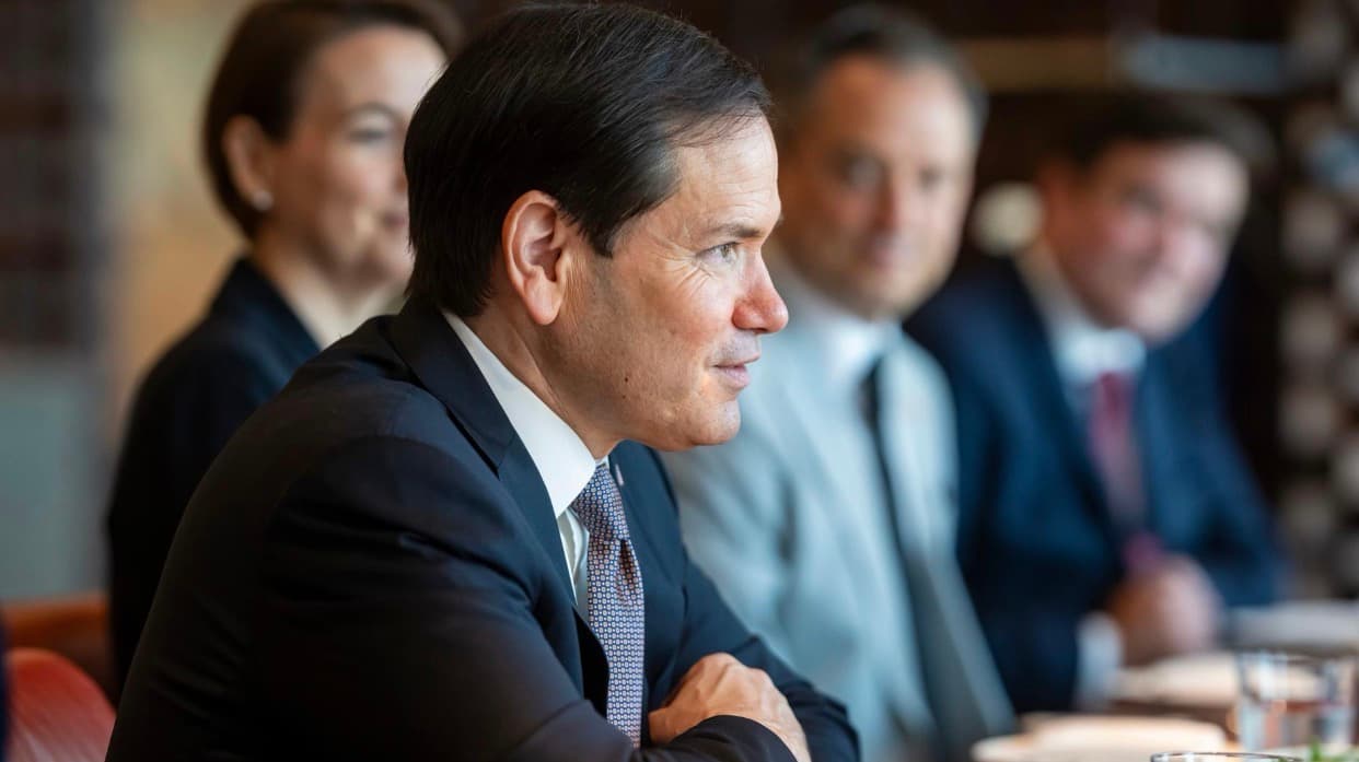 Rubio dice que es "inaceptable" que Irán imponga tarifas al tránsito de buques por Ormuz