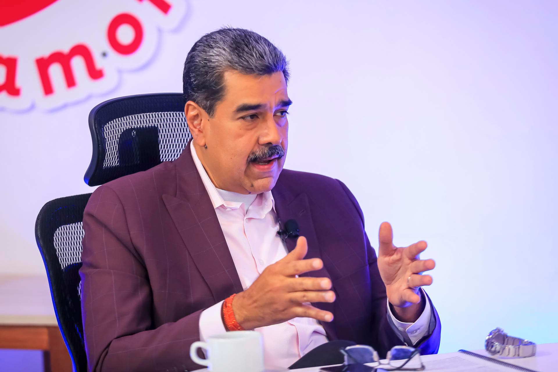 Maduro espera que la "diplomacia del Vaticano" ayude a Venezuela a "preservar la paz"