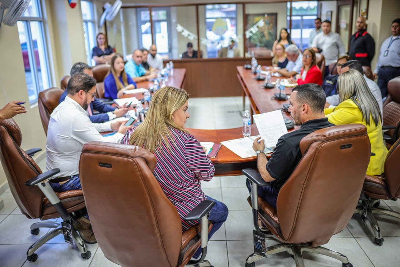 Gobernadora reafirma su compromiso con la zona oeste