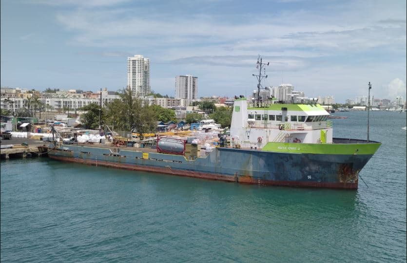 Guardia Costera prohíbe atraco a dos embarcaciones por obstruir paso de cruceros