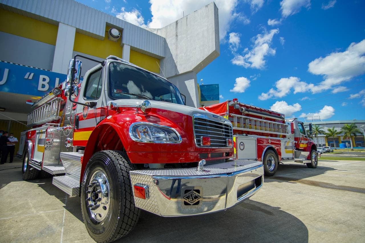 Desalojan Plaza Carolina por incendio en establecimiento de comida rápida