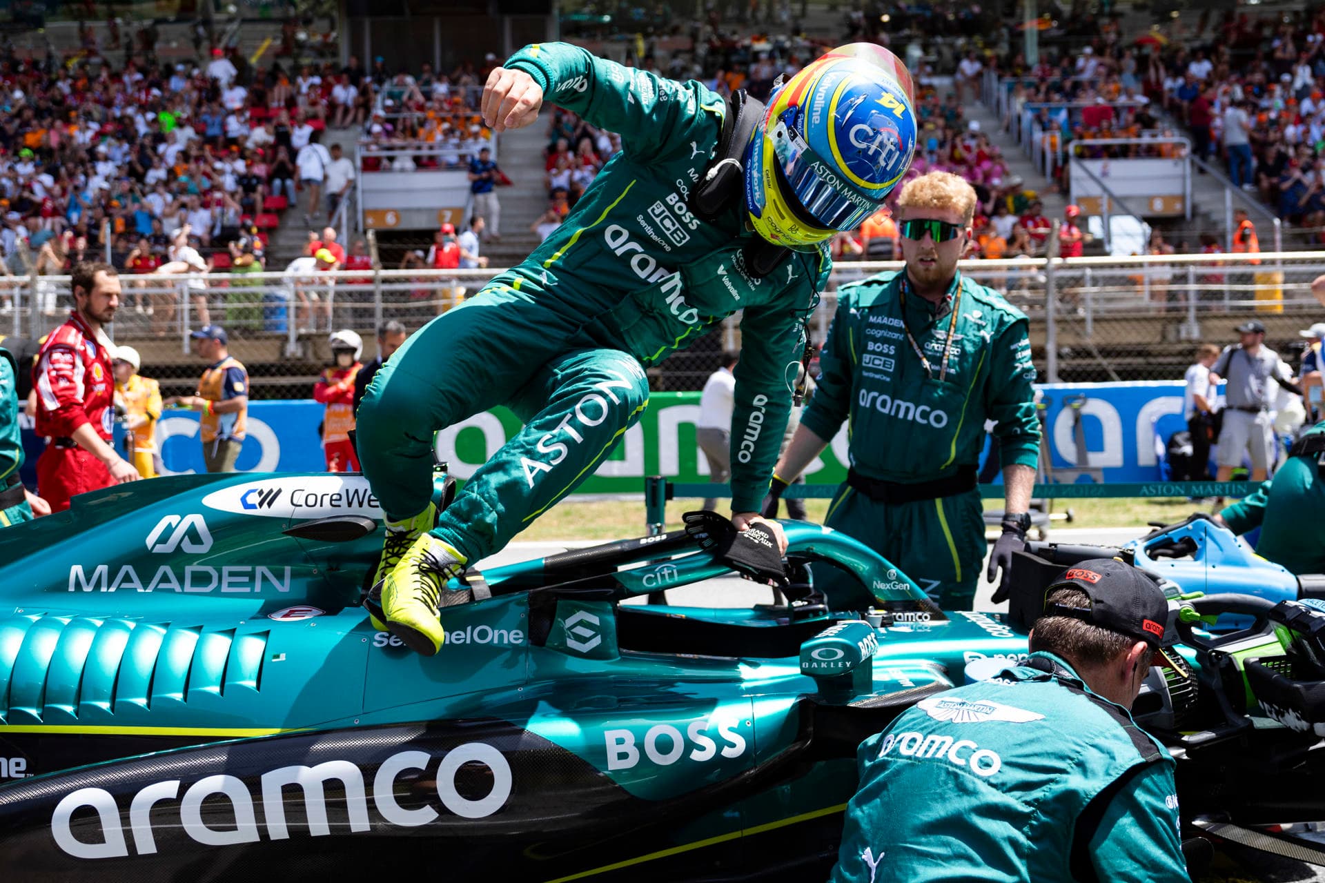 Fernando Alonso se sube por primera vez al nuevo AMR26 de Aston Martin