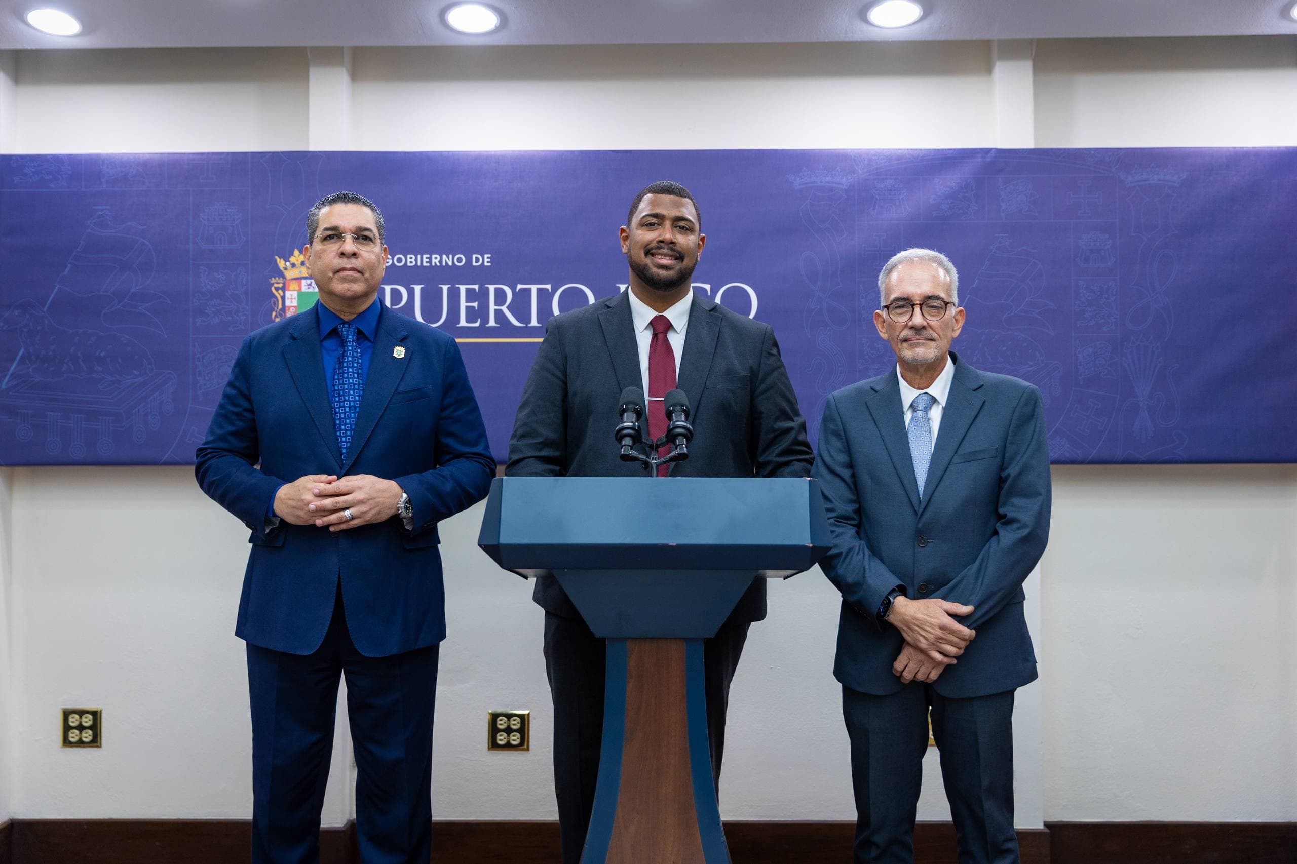 Gobierno presenta balance semanal con avances legales, energéticos e infraestructura en toda la isla