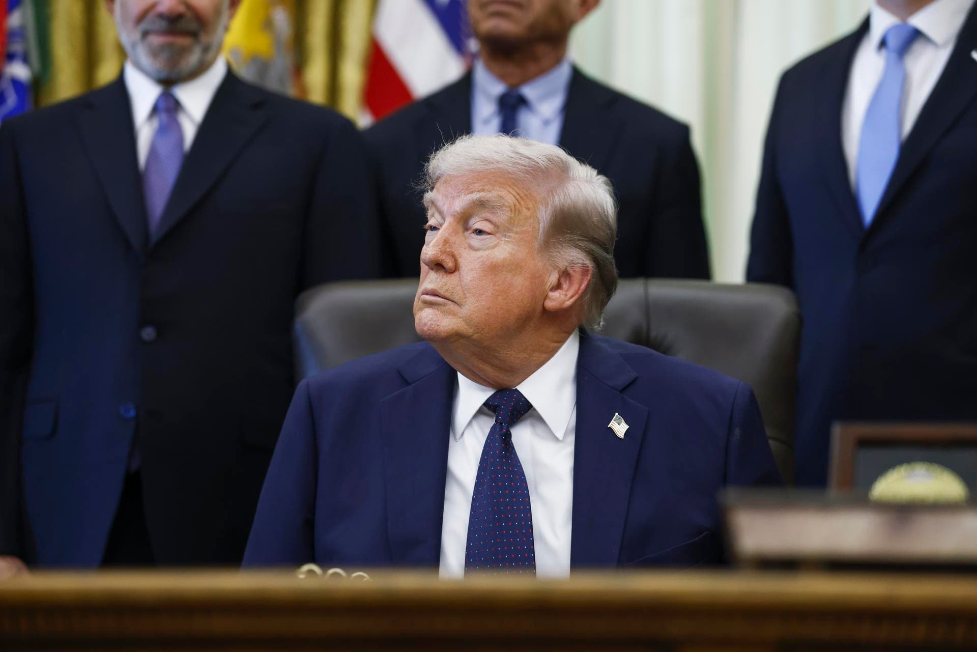 Banco argumenta que cerró cuentas de Organización Trump por posible lavado de dinero