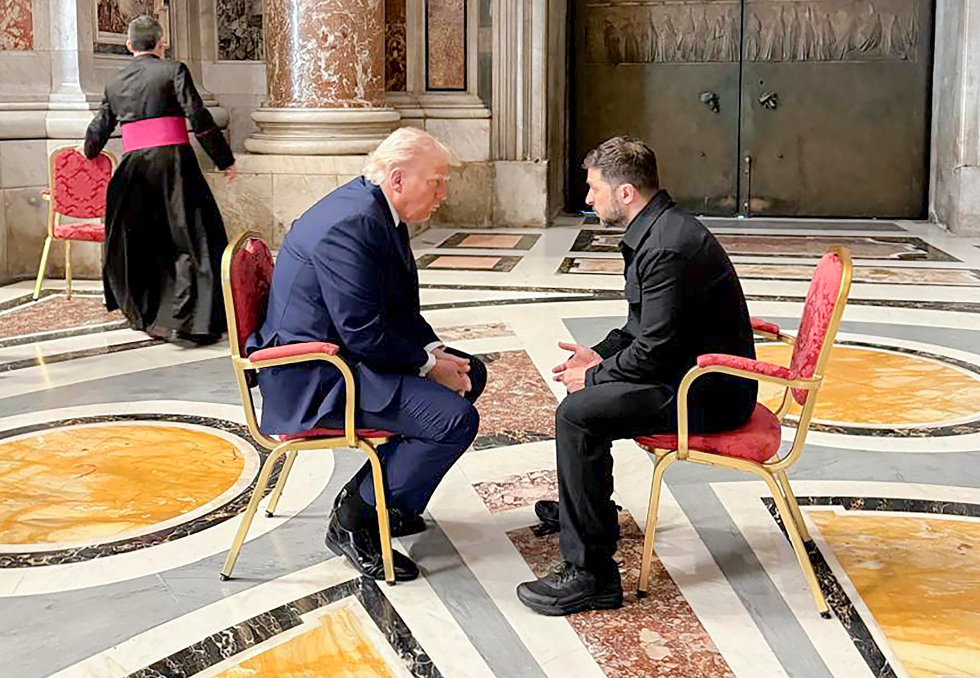 Trump cree que Zelenski está dispuesto a ceder Crimea a Putin
