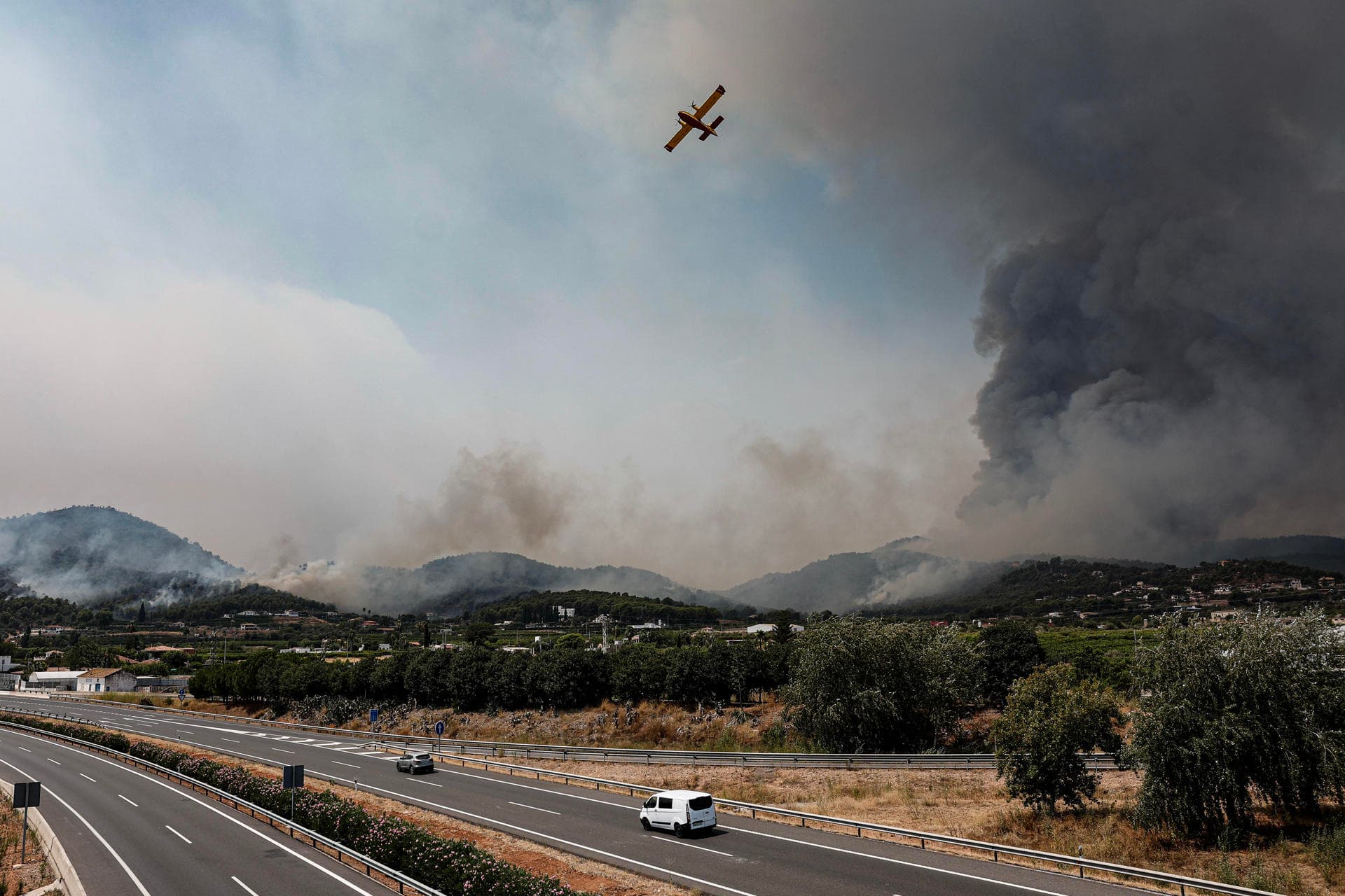77,000 hectáreas quemadas en el centro de España mientras empieza a contenerse el fuego