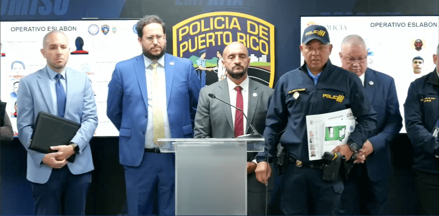 Operación Eslabón deriva en 135 cargos contra 33 personas por fraude en pago de multas DTOP y AutoExpreso