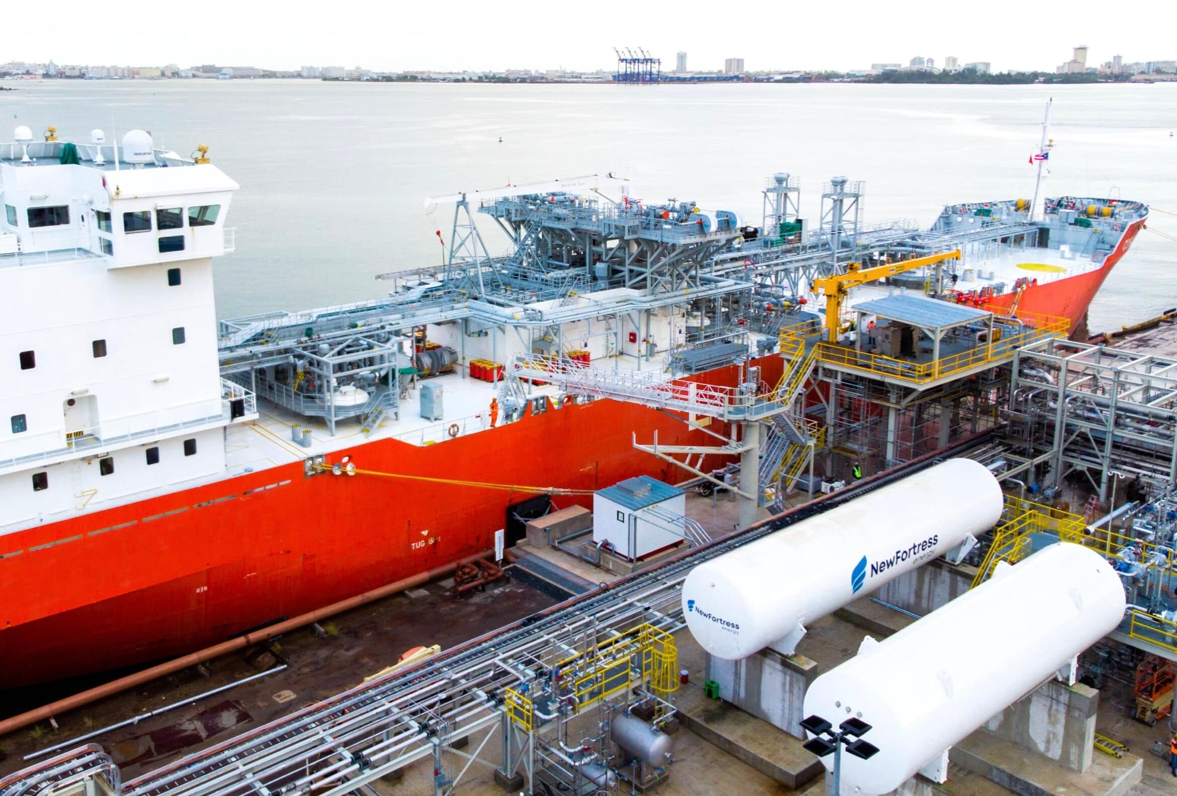Gobernadora ordena demandar a NFE para utilizar alternativas al combustible