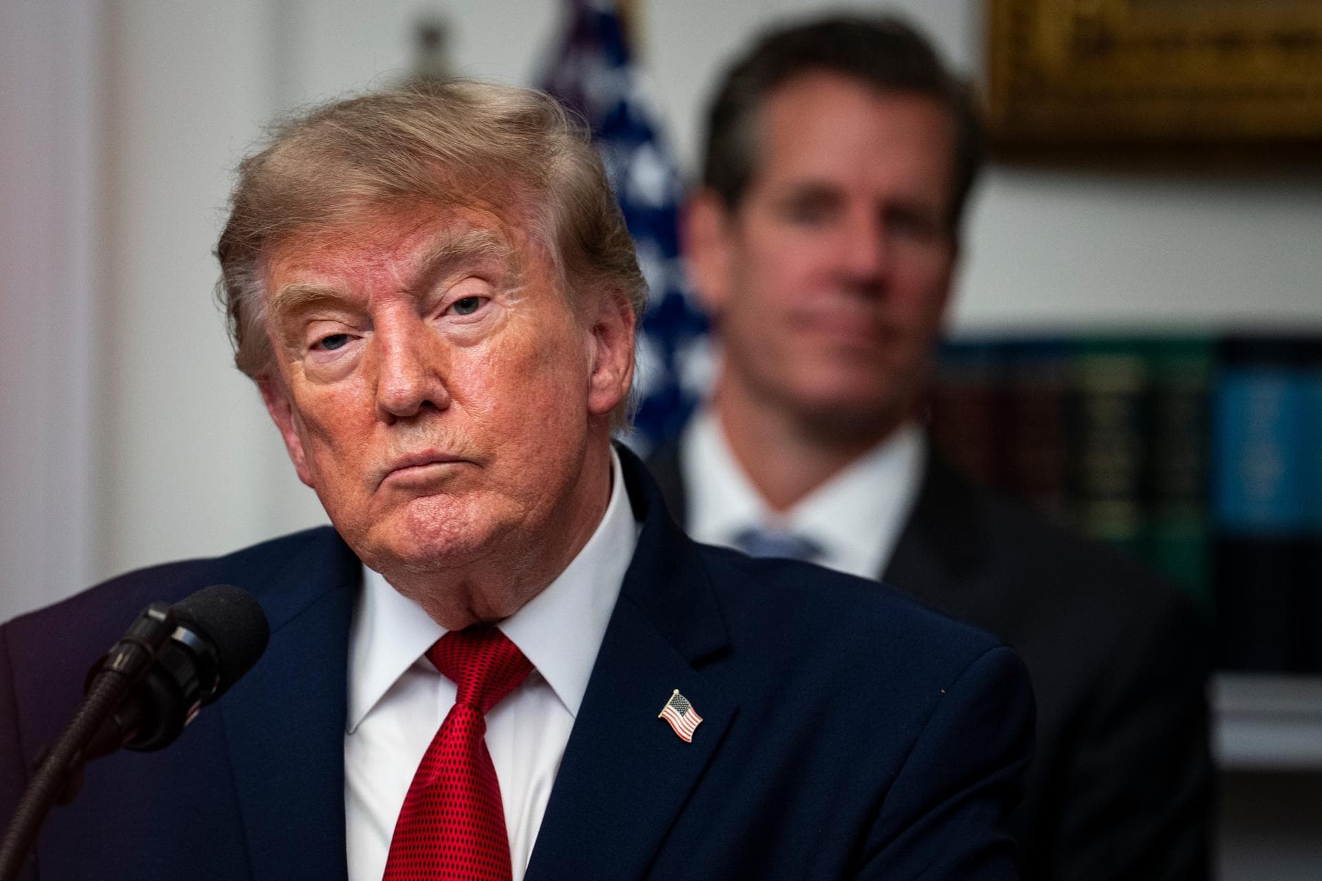 Trump llama a empresas canadienses a mudarse a EE.UU. para evitar los aranceles