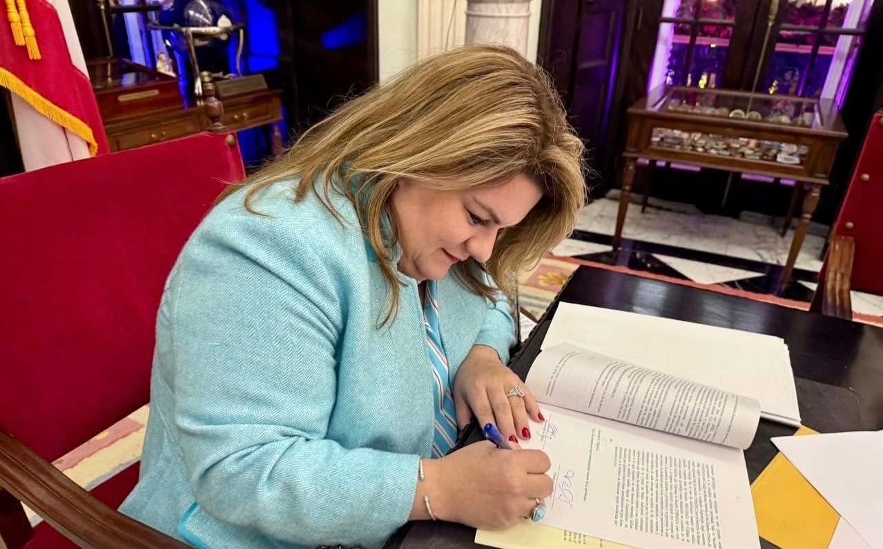 Gobernadora concede alivio a los conductores para ponerse al día