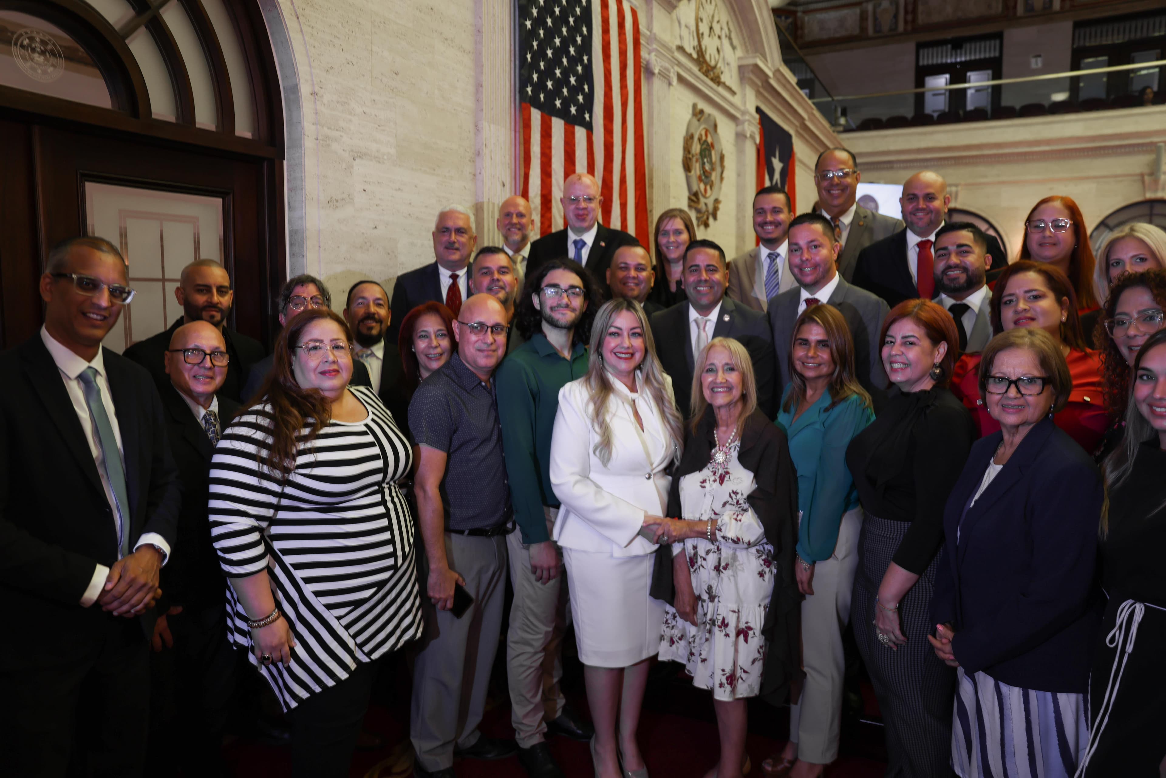 Senado aprueba medidas para actualizar leyes de pirotecnia y menores