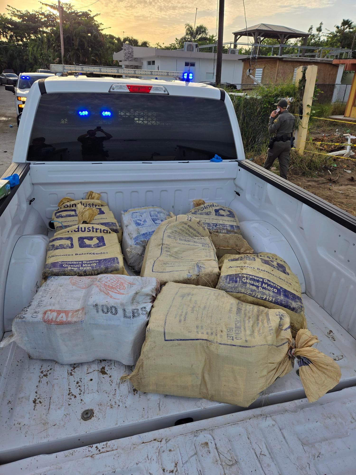 Incautan 230 kilos de cocaína en costa de Rincón 