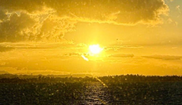 Onda tropical sigue en la región durante este domingo