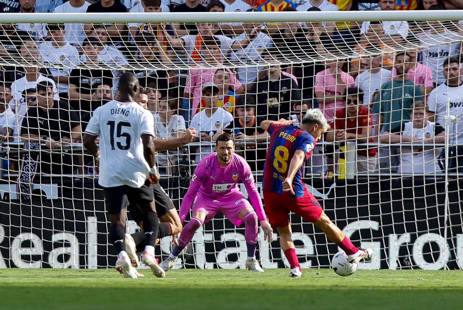 El Barcelona golea al Valencia